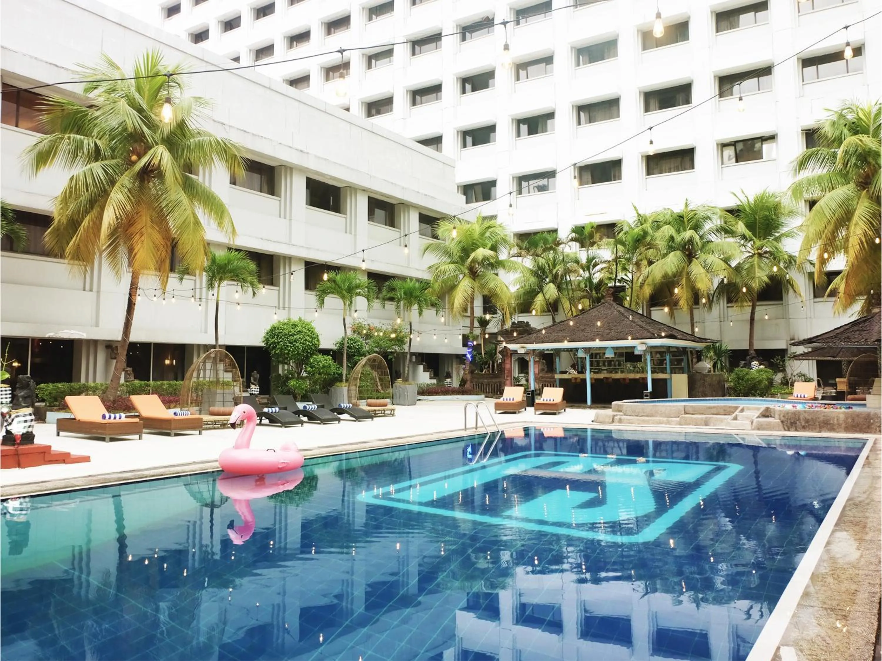Swimming pool in Grand Sahid Jaya