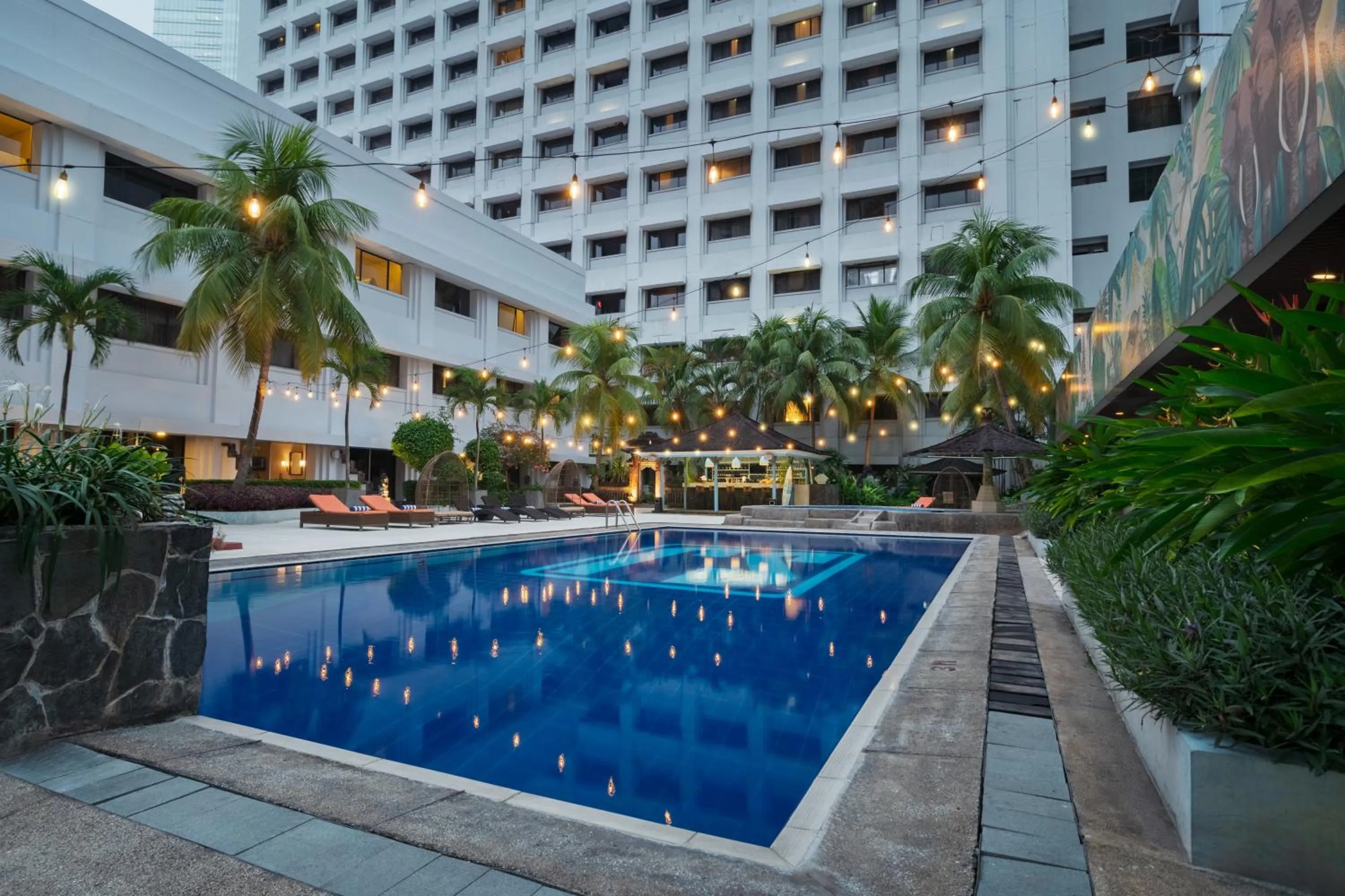 Swimming pool in Grand Sahid Jaya