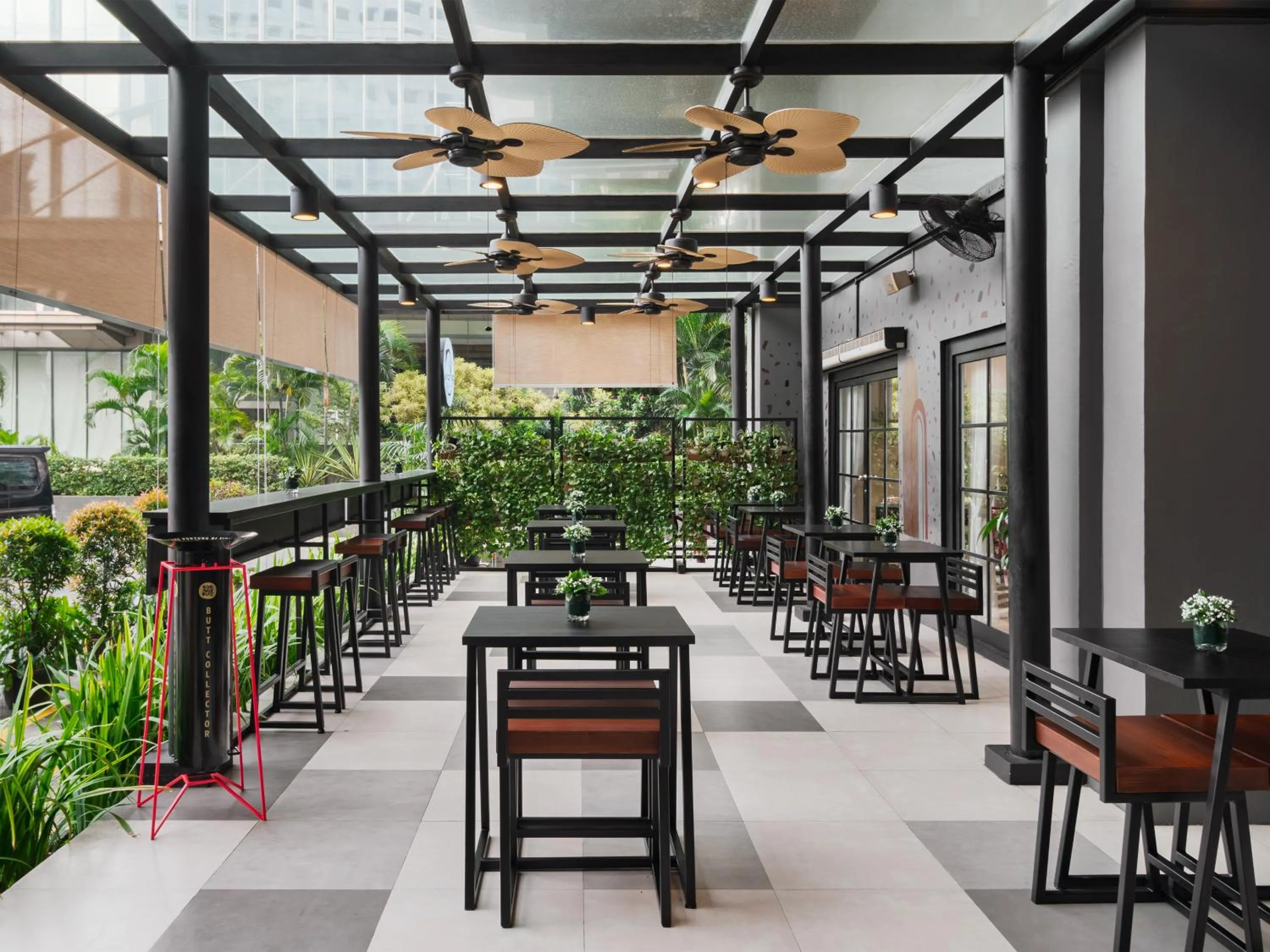 Restaurant/places to eat in Grand Sahid Jaya