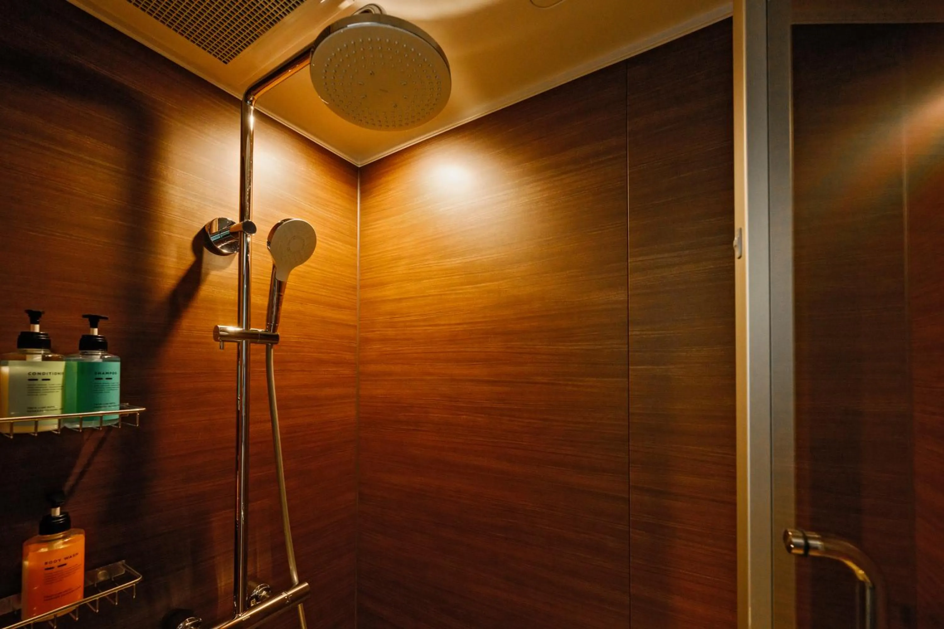 Shower in TWIN LINE HOTEL YANBARU OKINAWA JAPAN Formerly Okinawa Suncoast Hotel