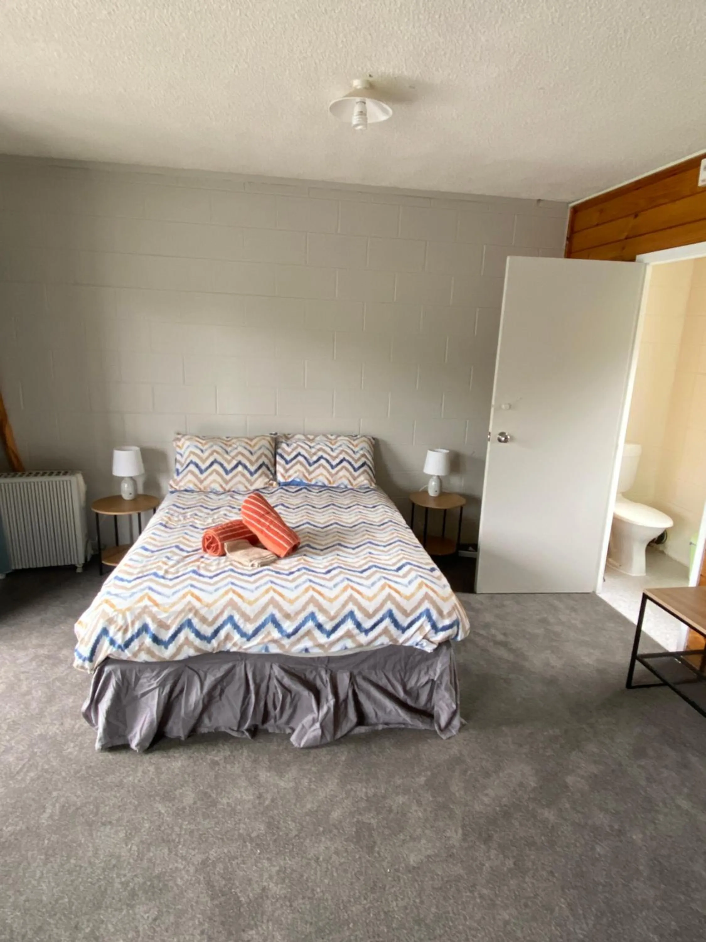 Bed in Bay of Islands Lodge