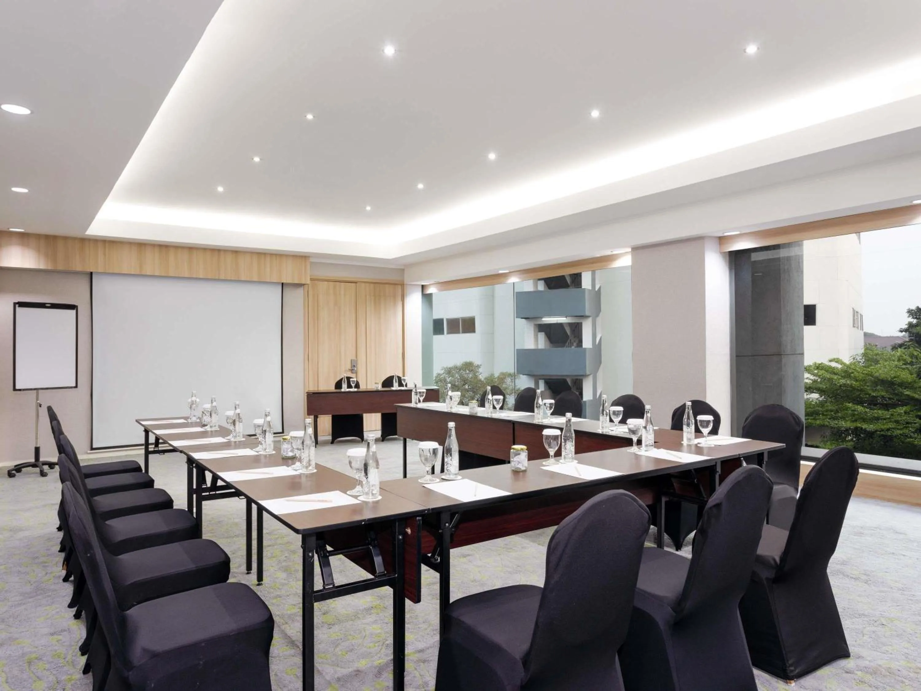 Meeting/conference room in Mercure Jakarta Simatupang