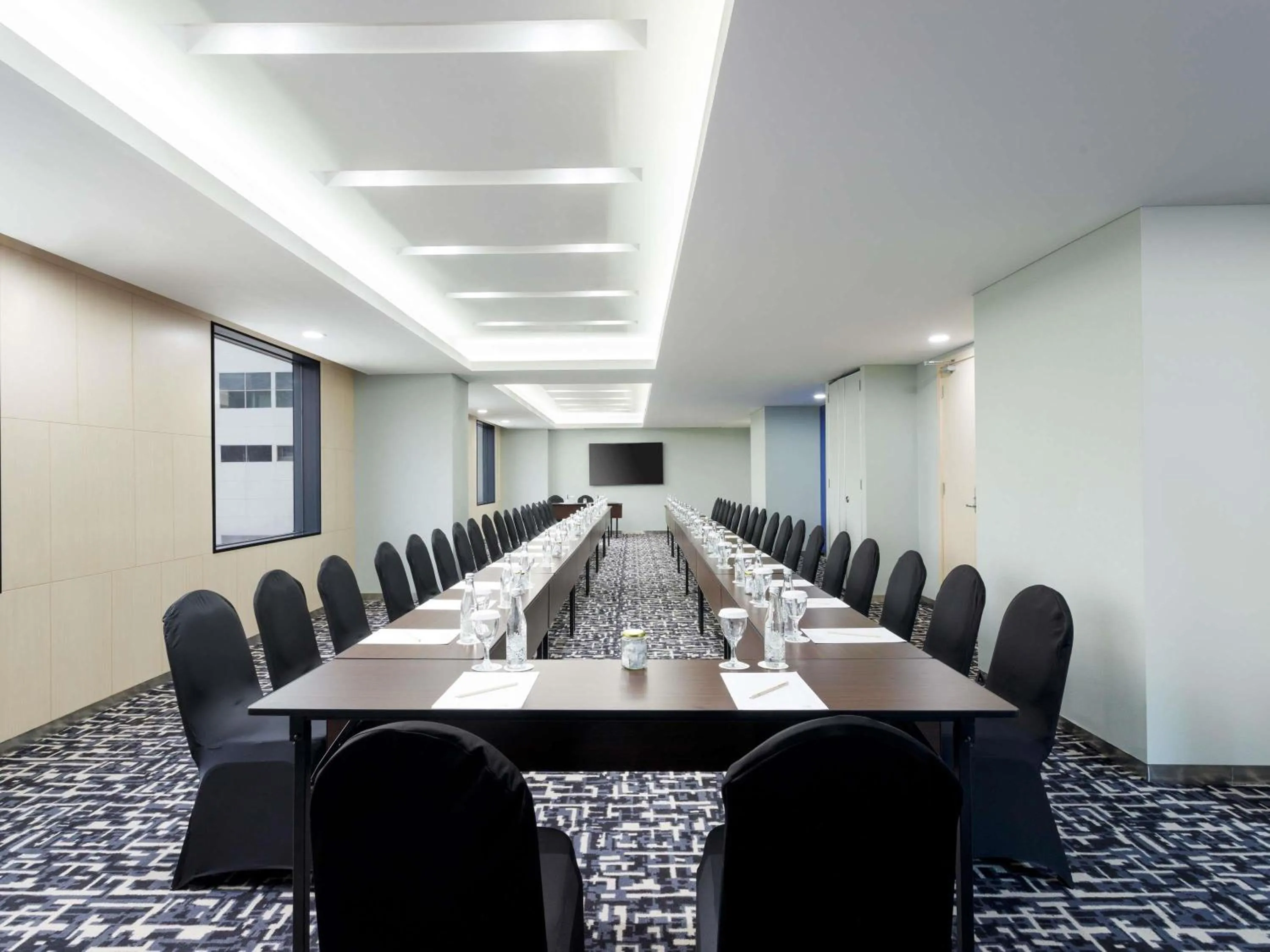 Meeting/conference room in Mercure Jakarta Simatupang