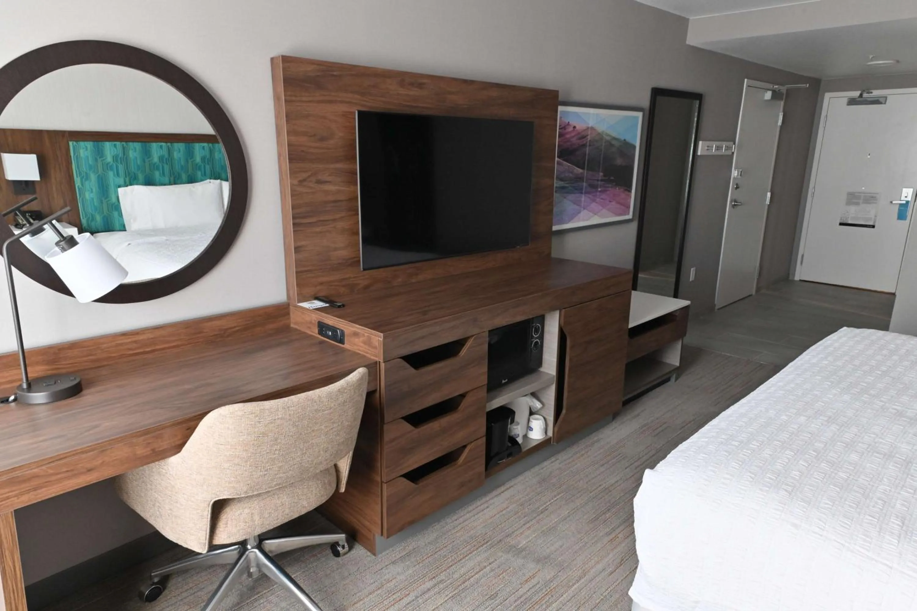 Bedroom, Bed in Hampton Inn Milpitas