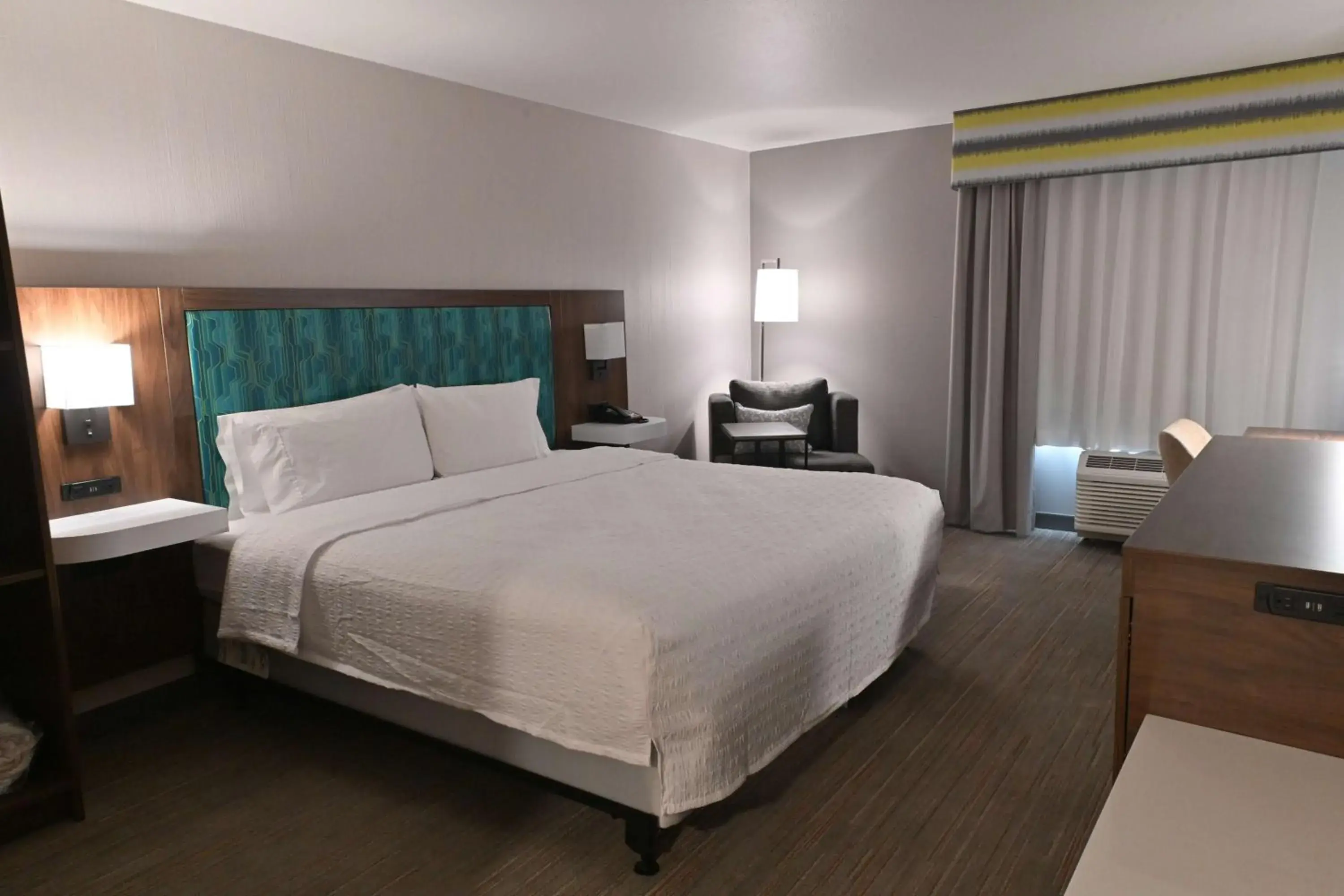 King Room with Accessible Tub - Mobility and Hearing Access/Non-Smoking in Hampton Inn Milpitas King Room with Accessible Tub - Mobility and Hearing Access/Non-Smoking in Hampton Inn Milpitas