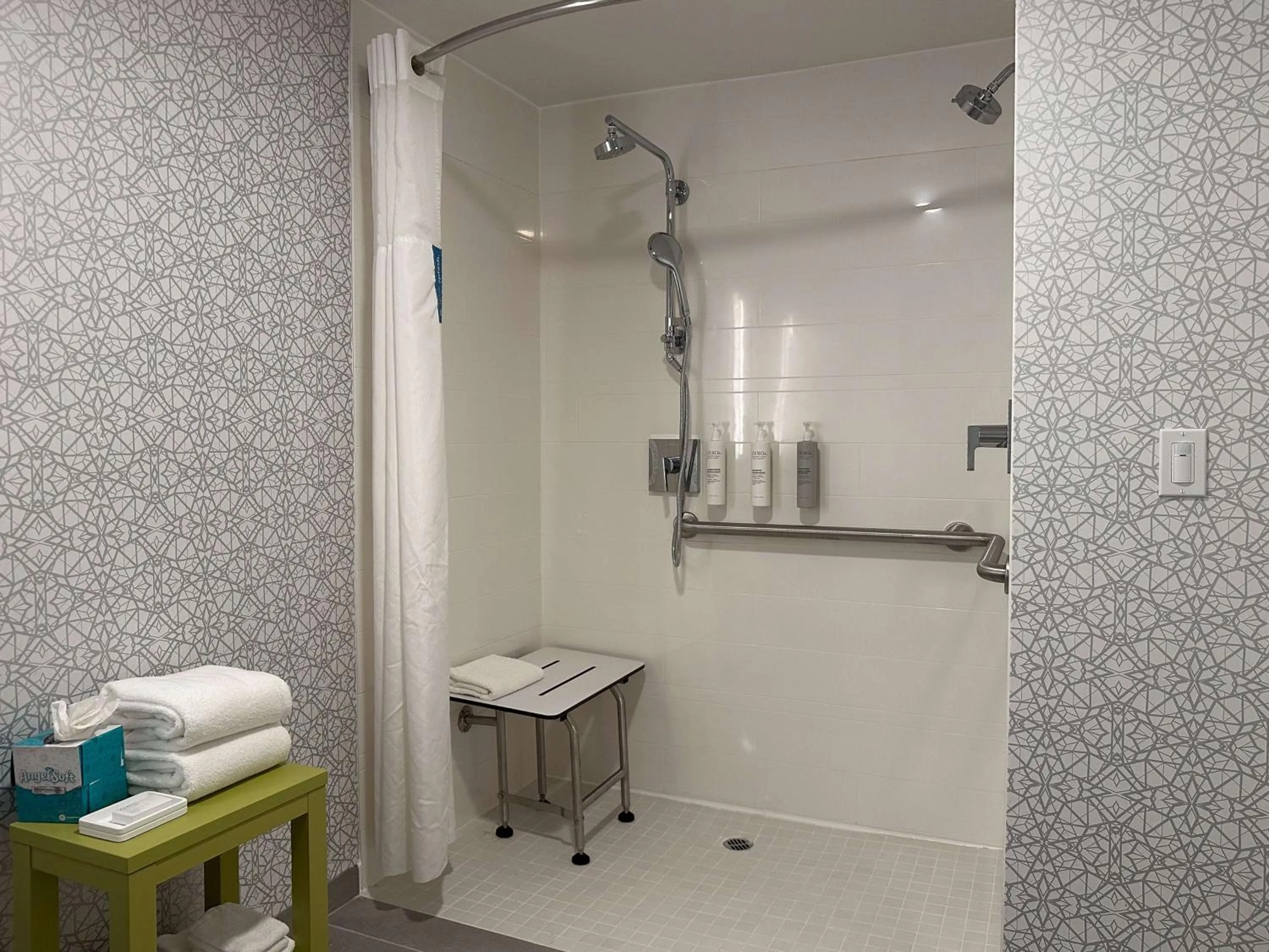 Bathroom in Hampton Inn Milpitas