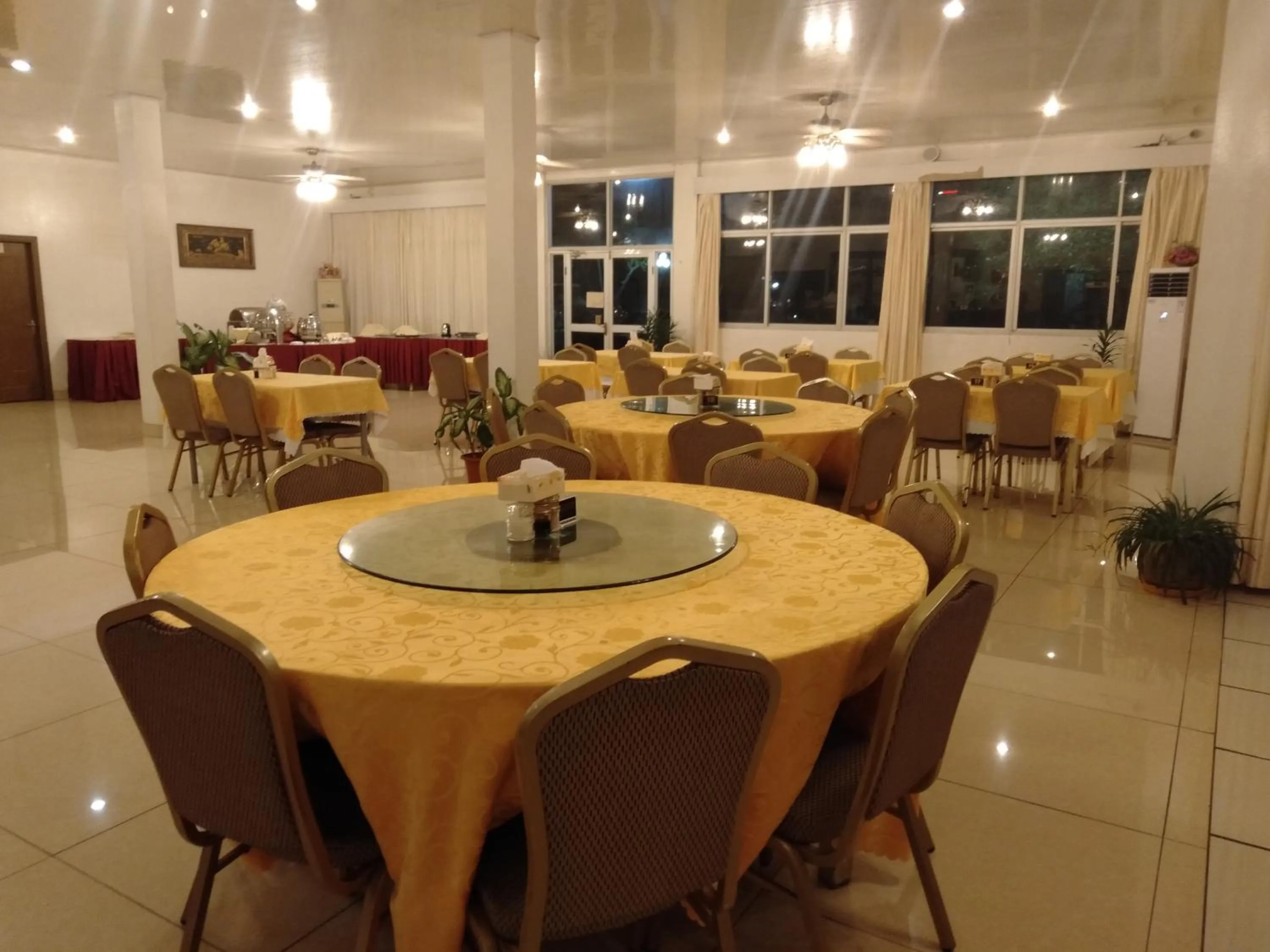 Restaurant/places to eat in Beach Garden Hotel