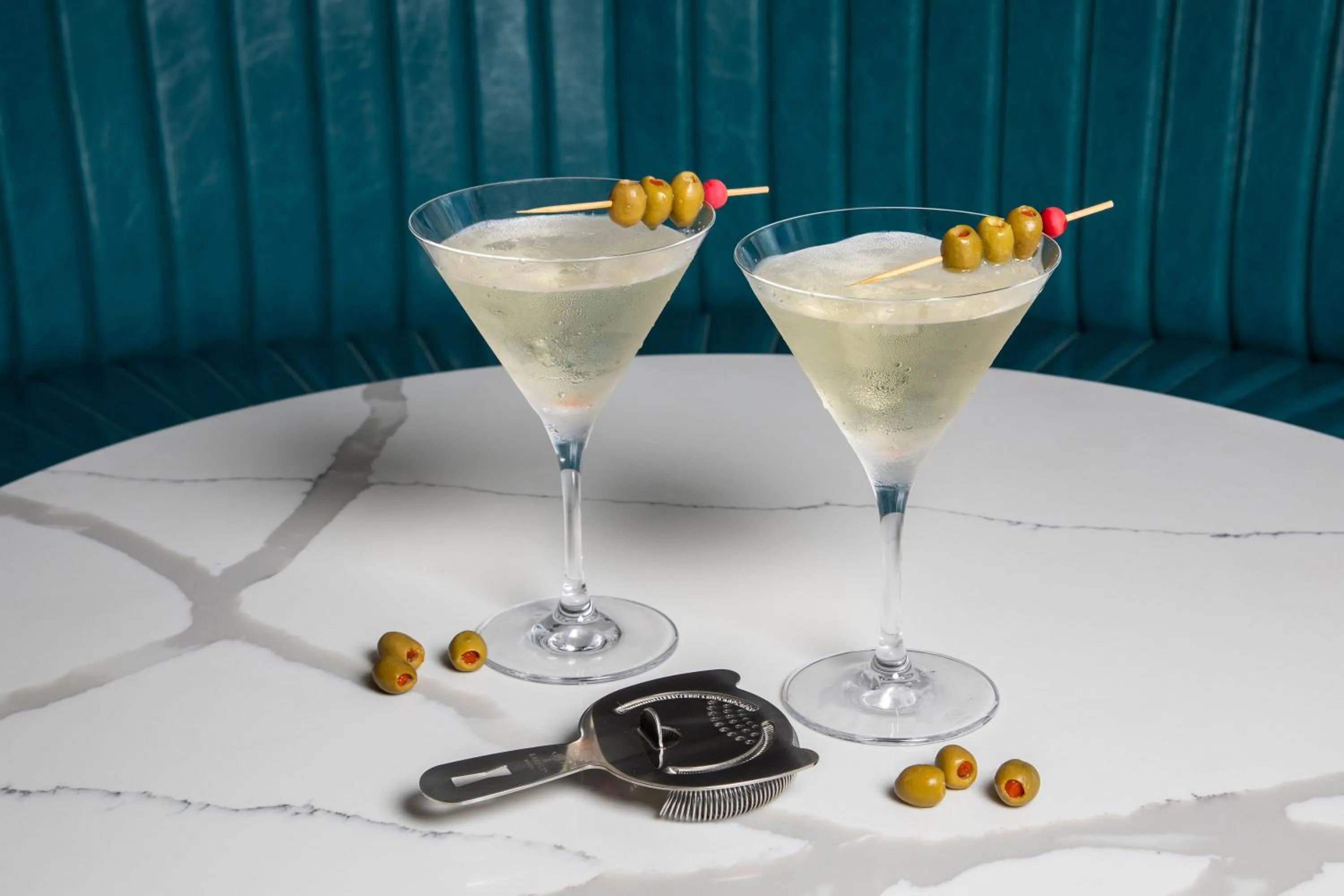 Lounge or bar in Crowne Plaza Resort Guam