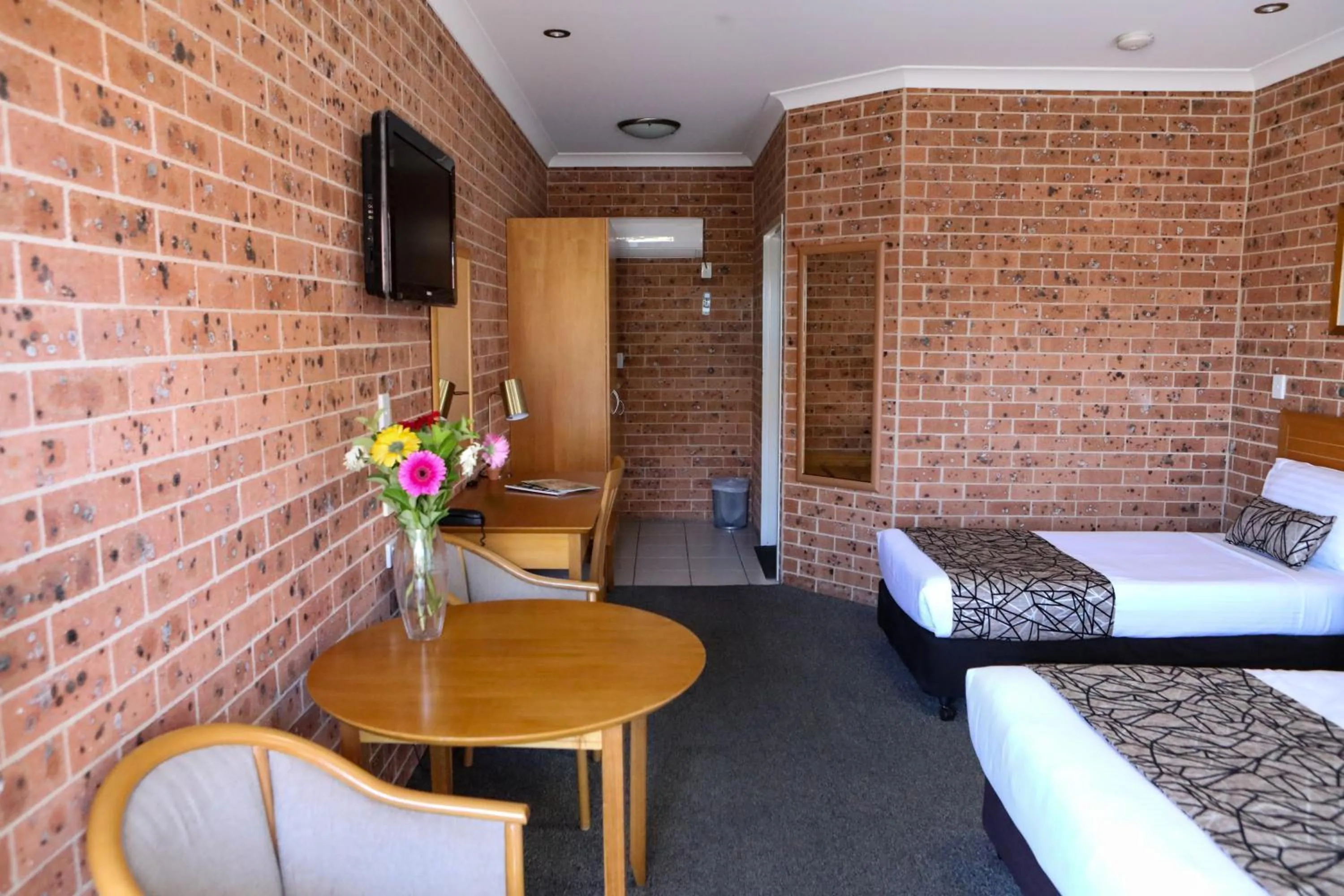 TV and multimedia, Bed in Akuna Motor Inn and Apartments