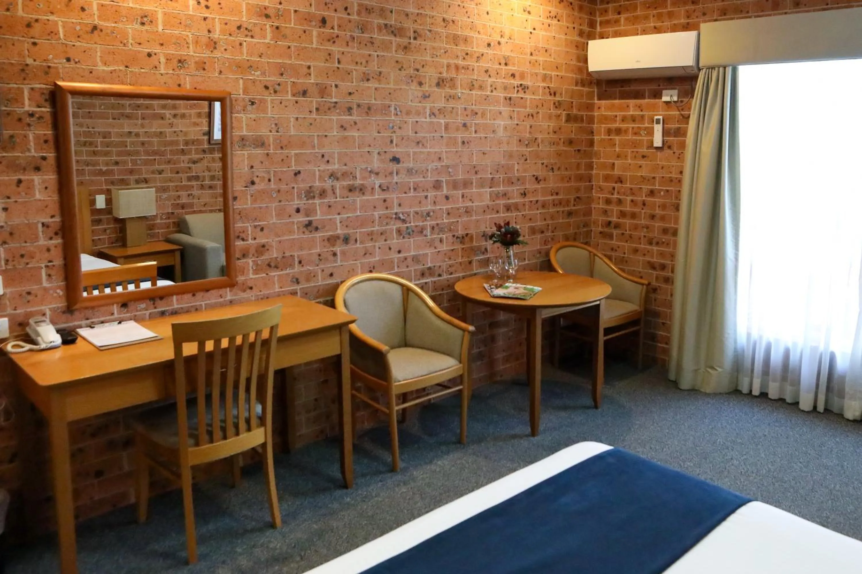 Dining area in Akuna Motor Inn and Apartments