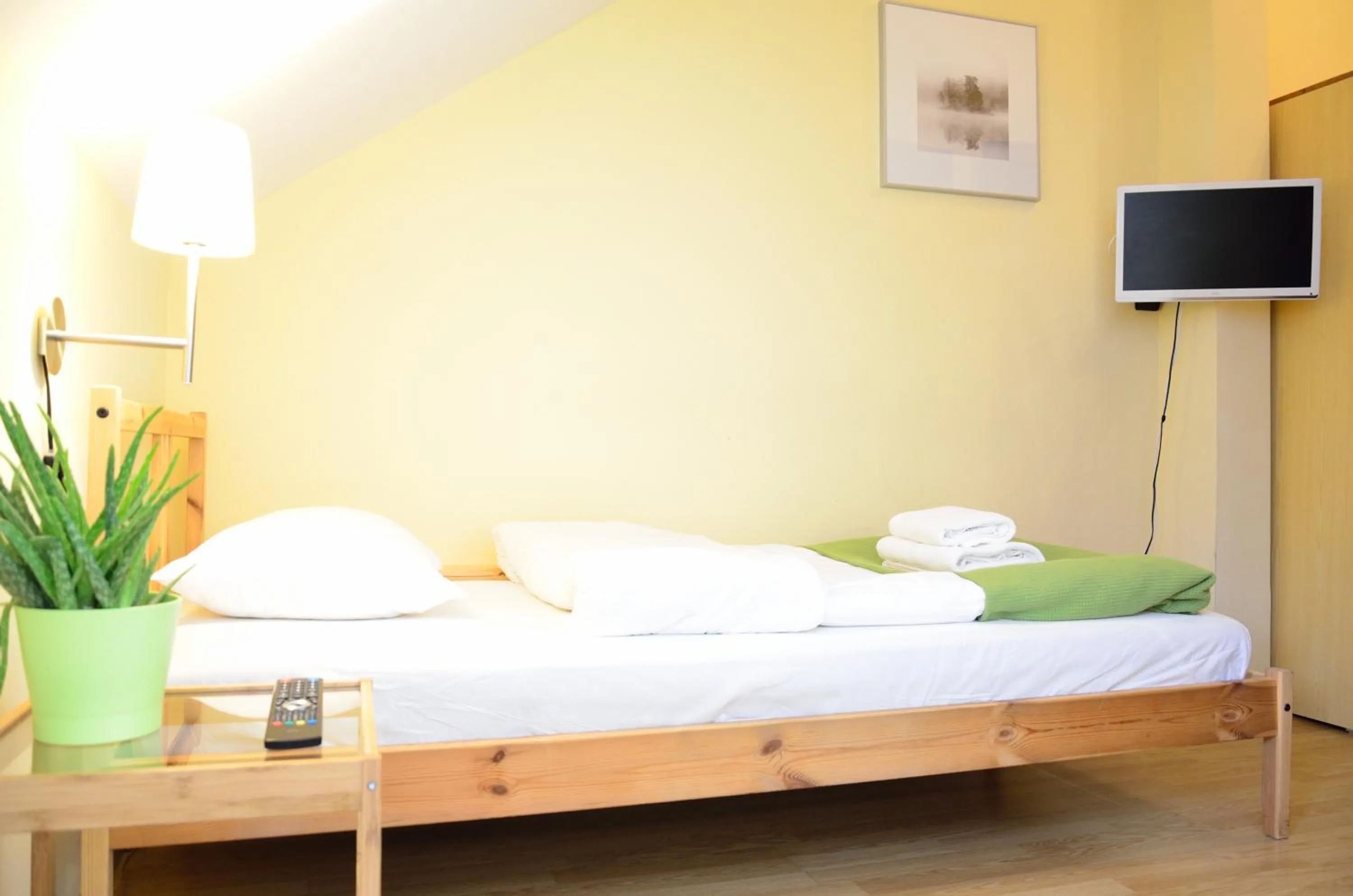 Photo of the whole room, Bed in WenderEDU Business Center