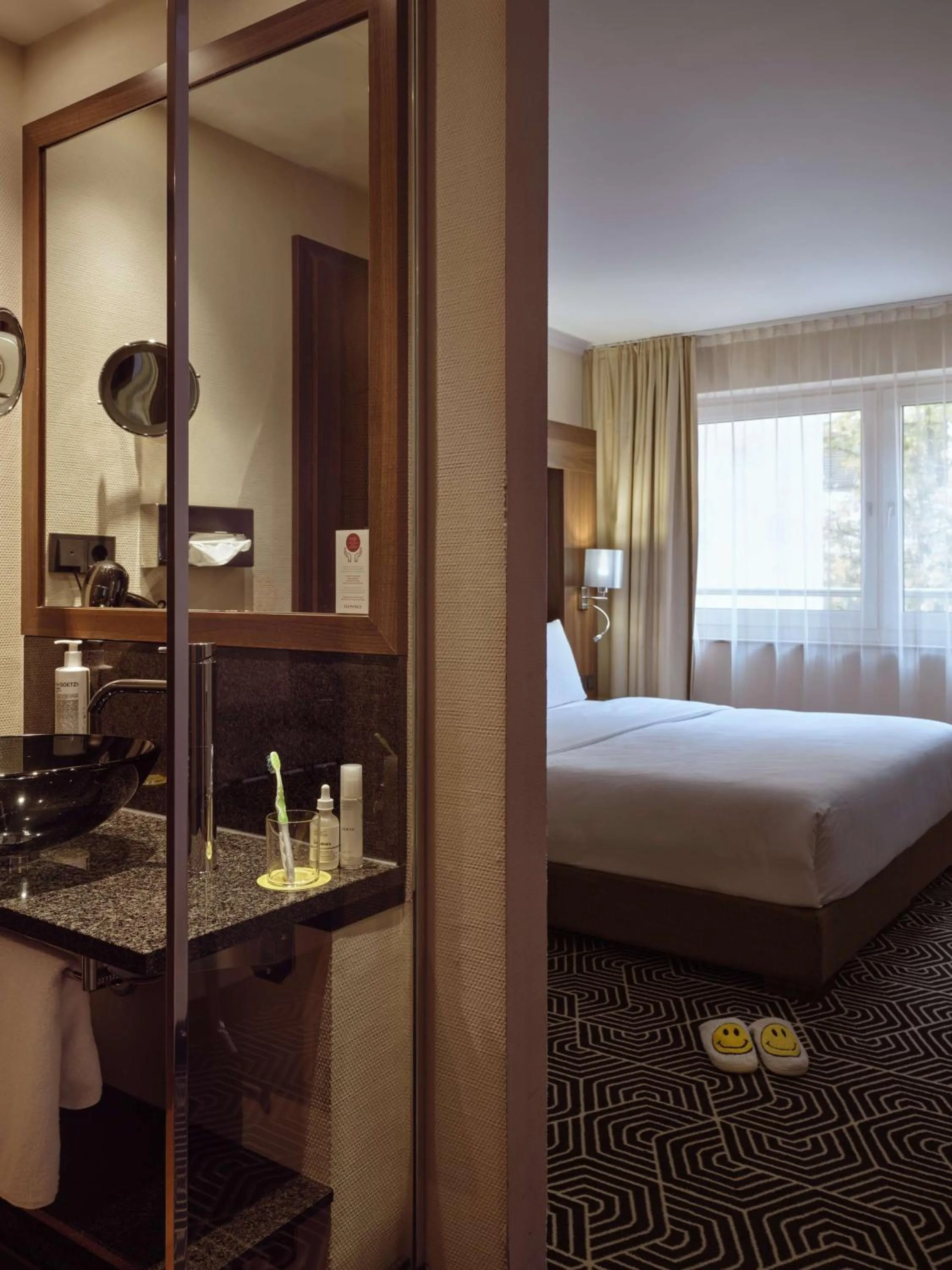 Photo of the whole room, Bed in Flemings Hotel Frankfurt Main-Riverside