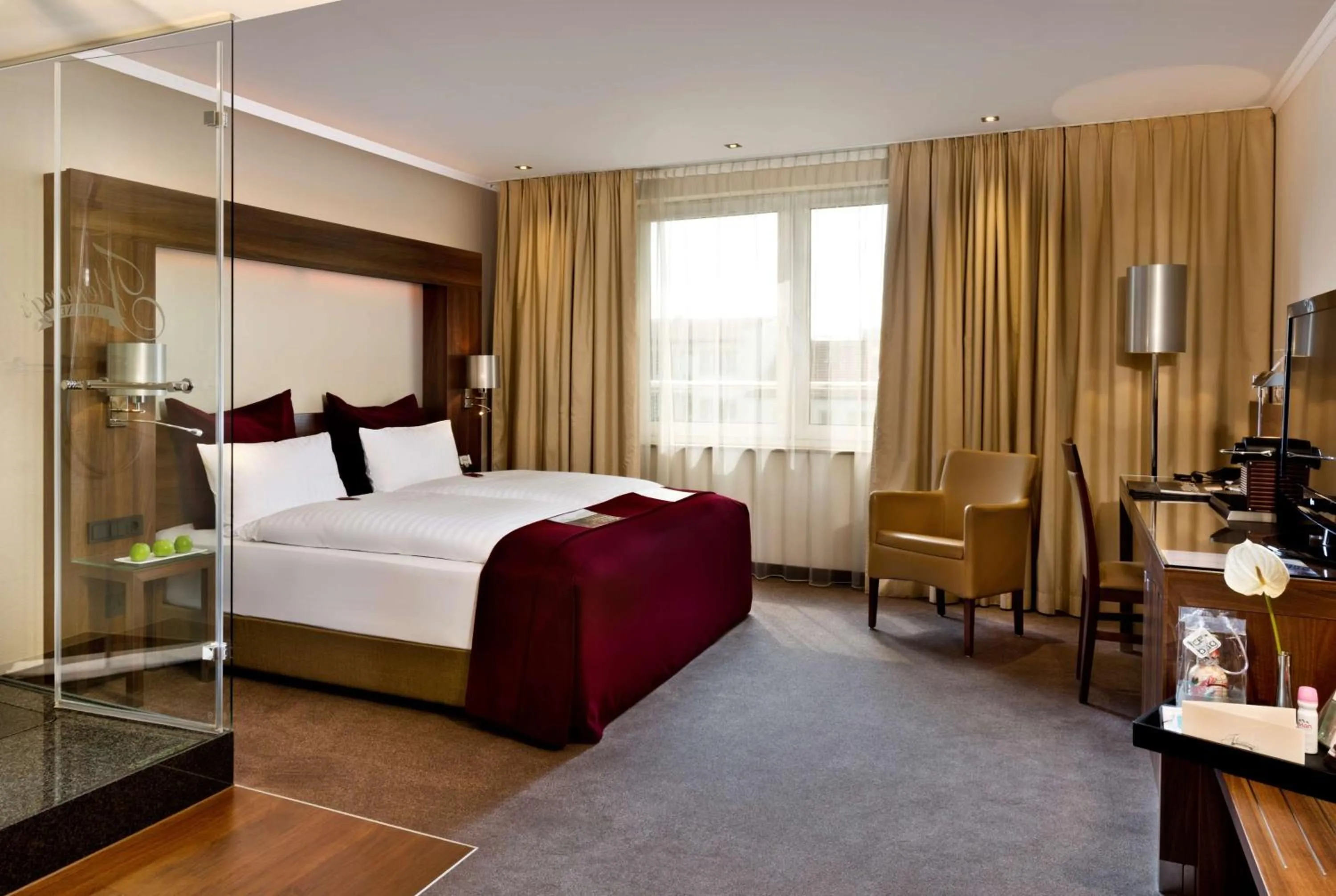 TV and multimedia, Bed in Flemings Hotel Frankfurt Main-Riverside