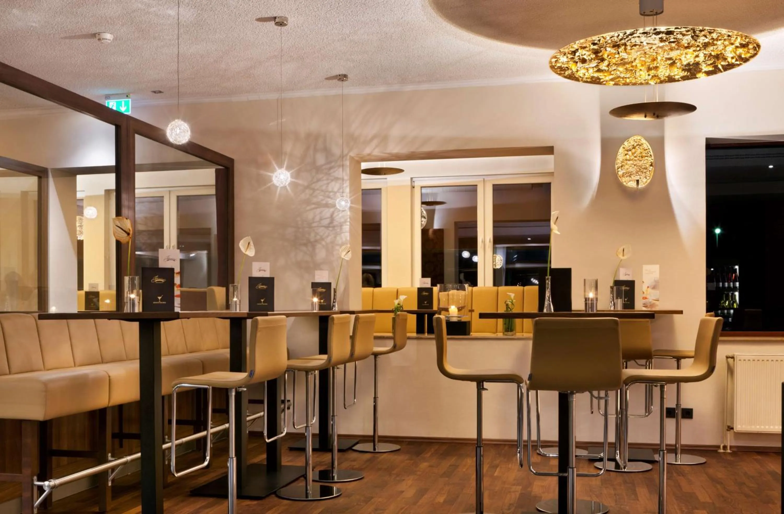 Lounge or bar in Flemings Hotel Frankfurt Main-Riverside