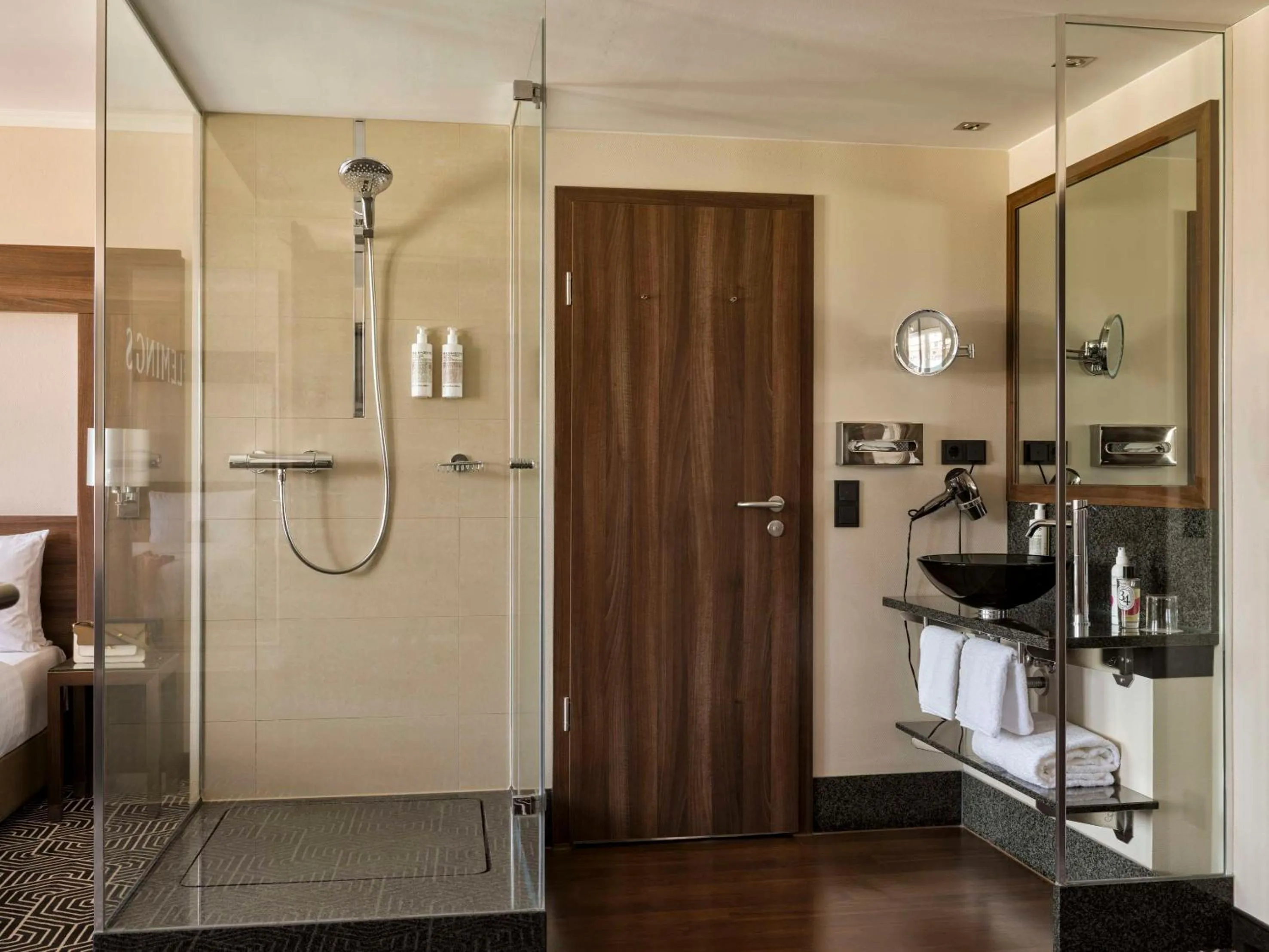 Bathroom in Flemings Hotel Frankfurt Main-Riverside