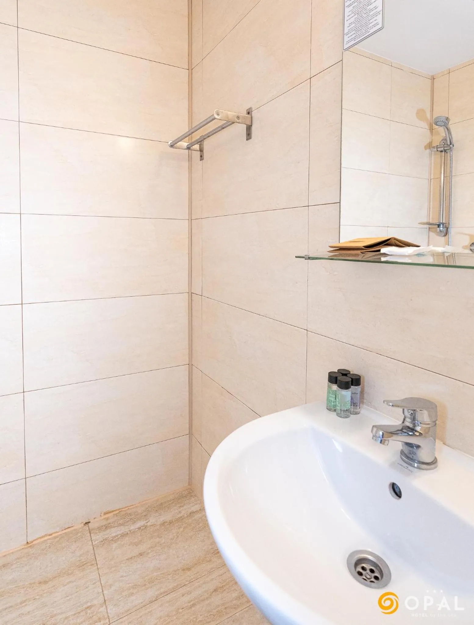 Photo of the whole room in Hotel Opal