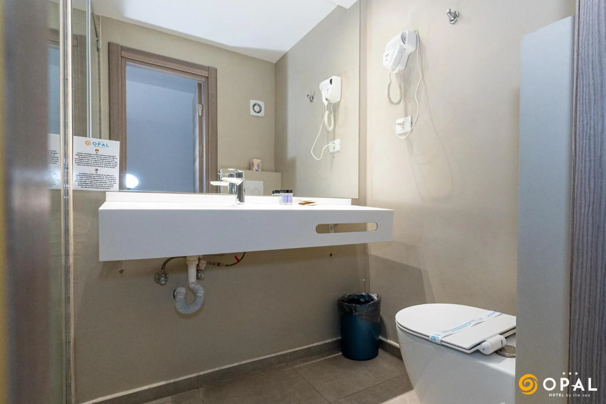 Photo of the whole room in Hotel Opal