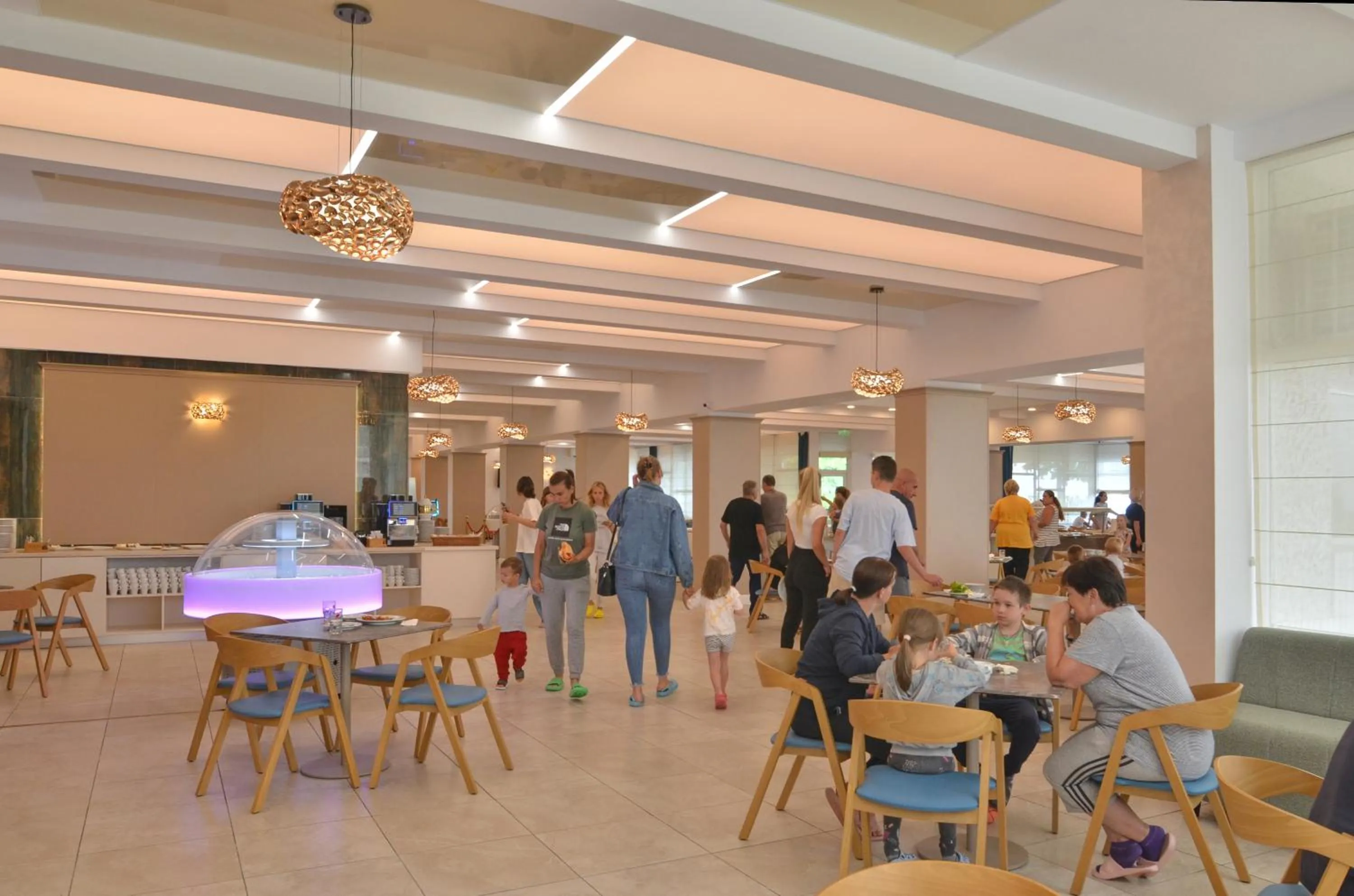 Restaurant/places to eat in Hotel Opal