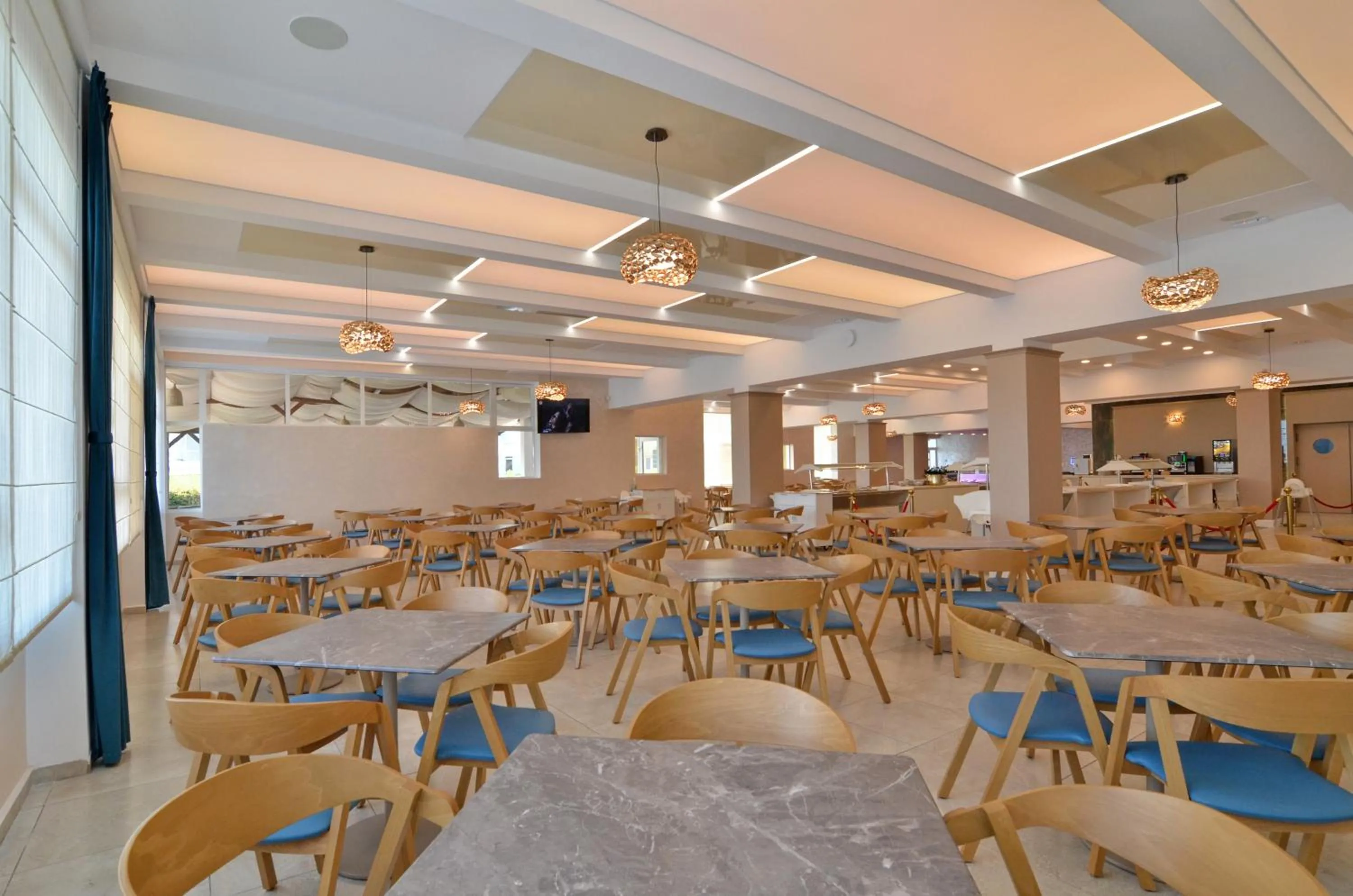 Restaurant/places to eat in Hotel Opal