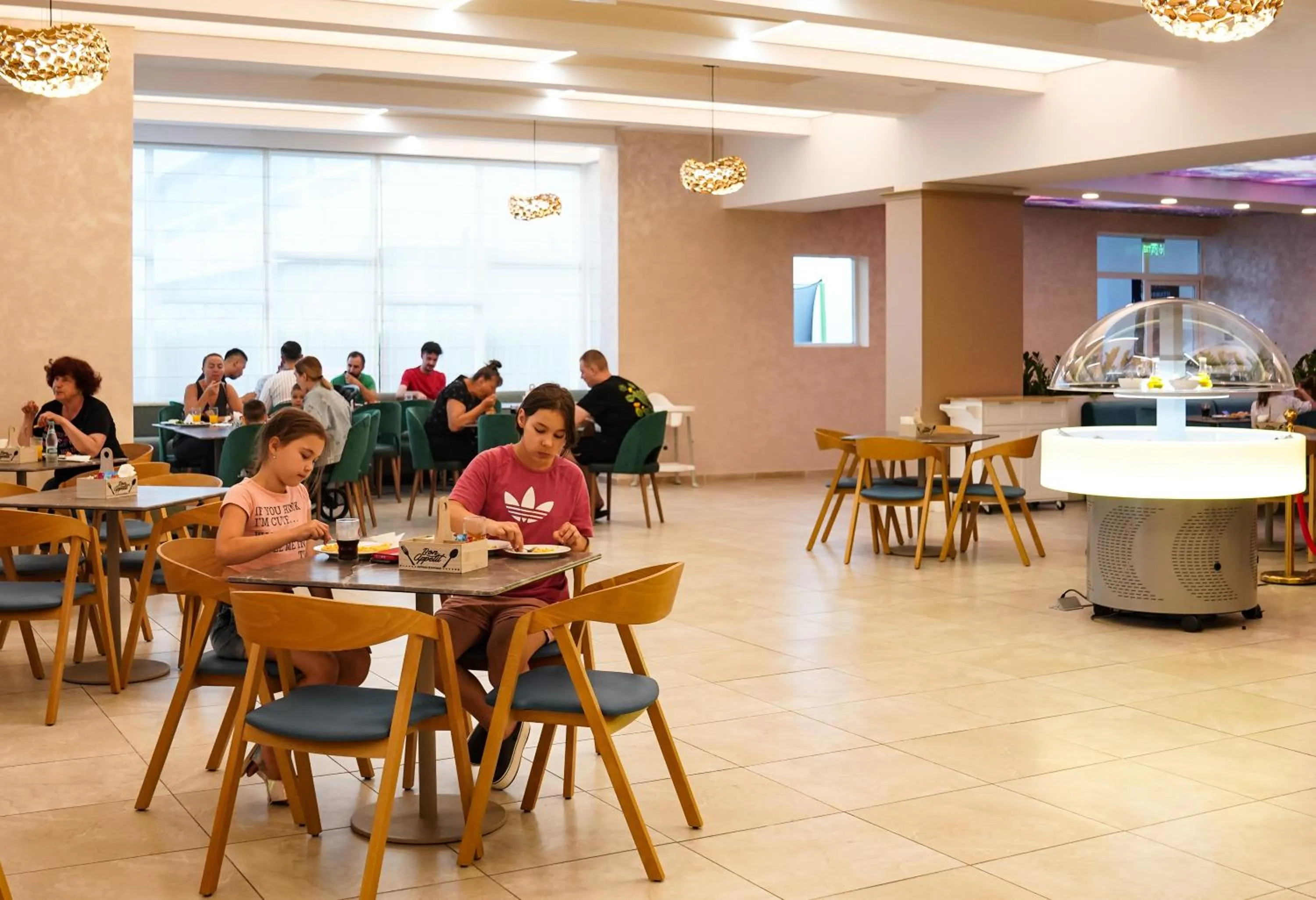 Restaurant/places to eat in Hotel Opal