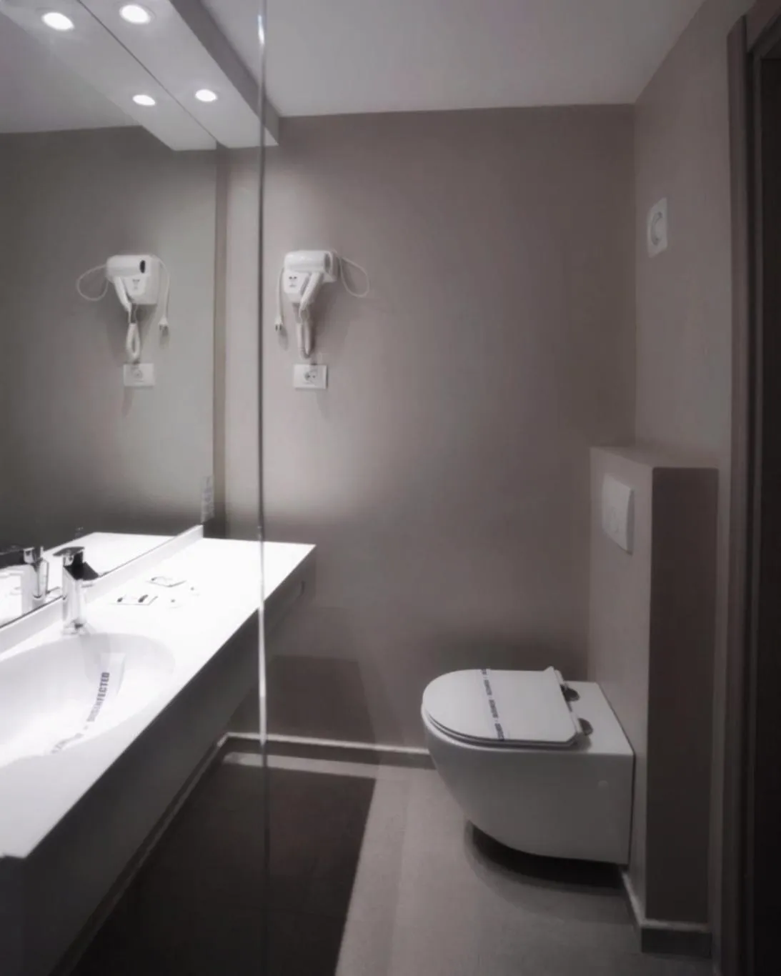 Bathroom in Hotel Opal