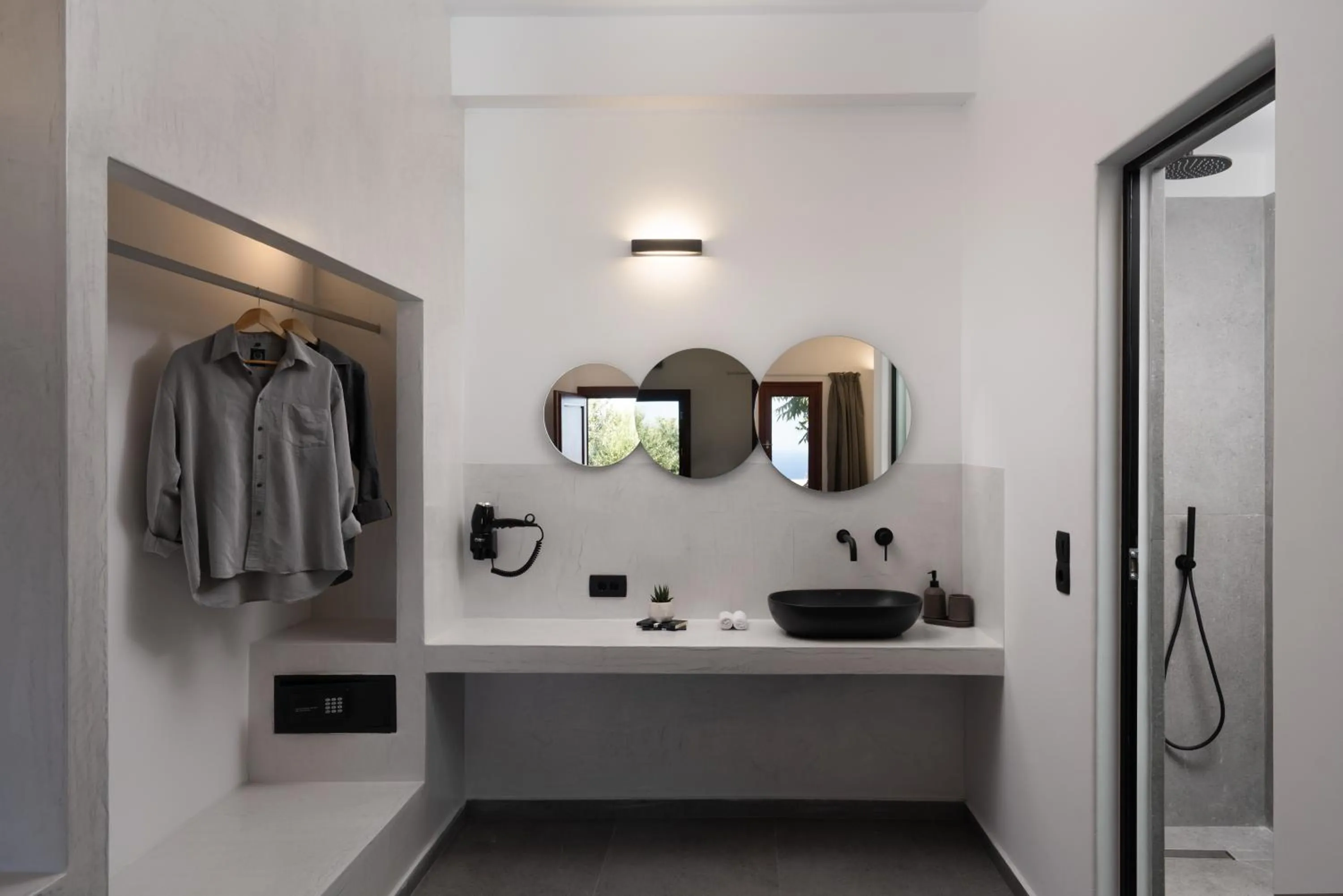 Bathroom in Splendour Hotel and Suites