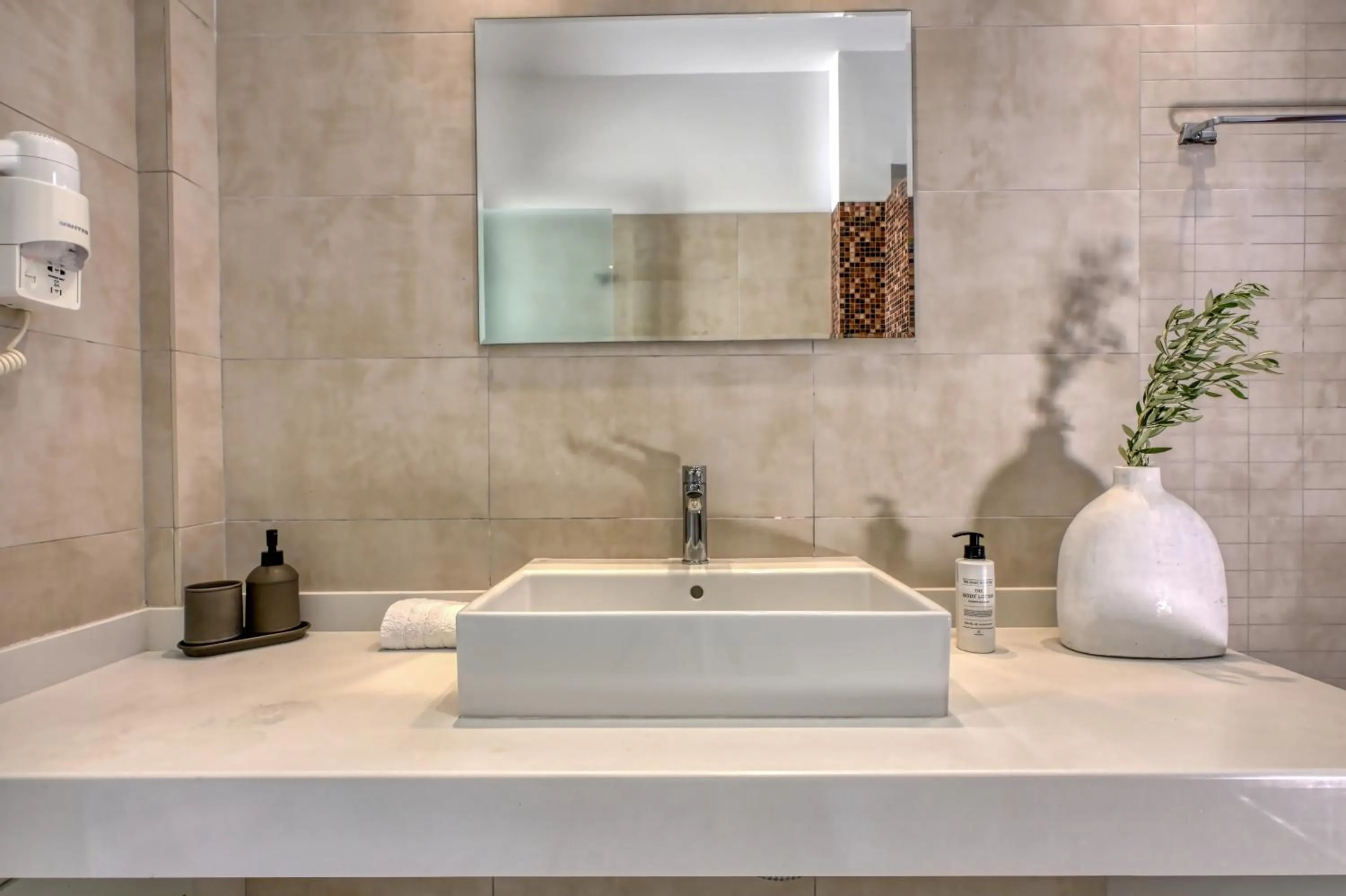 Splendour Hotel and Suites