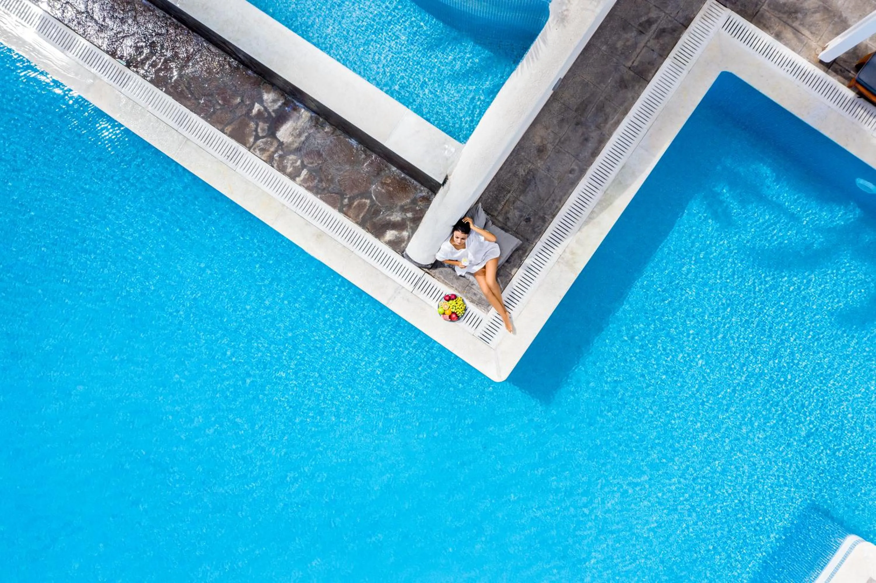 Swimming pool in Splendour Hotel and Suites
