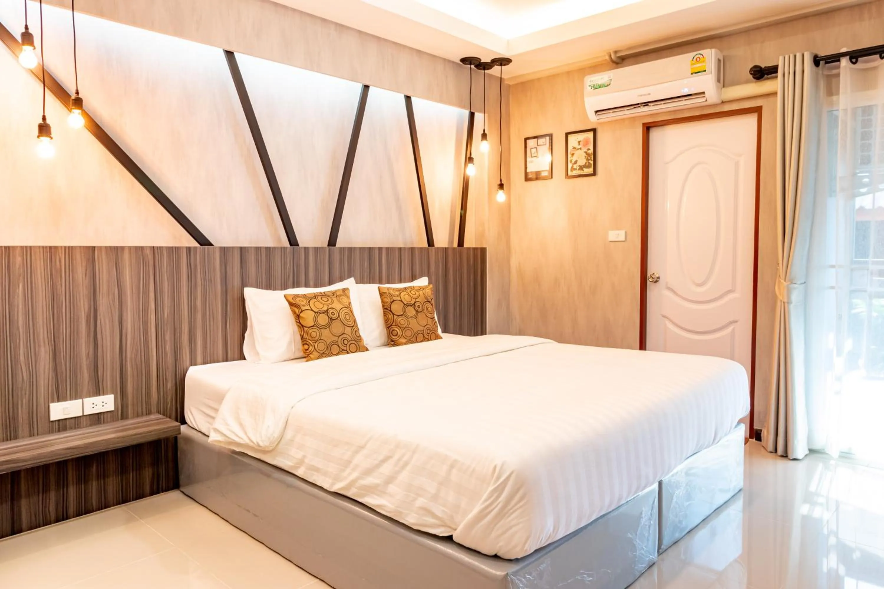 Bedroom, Bed in Tree Place