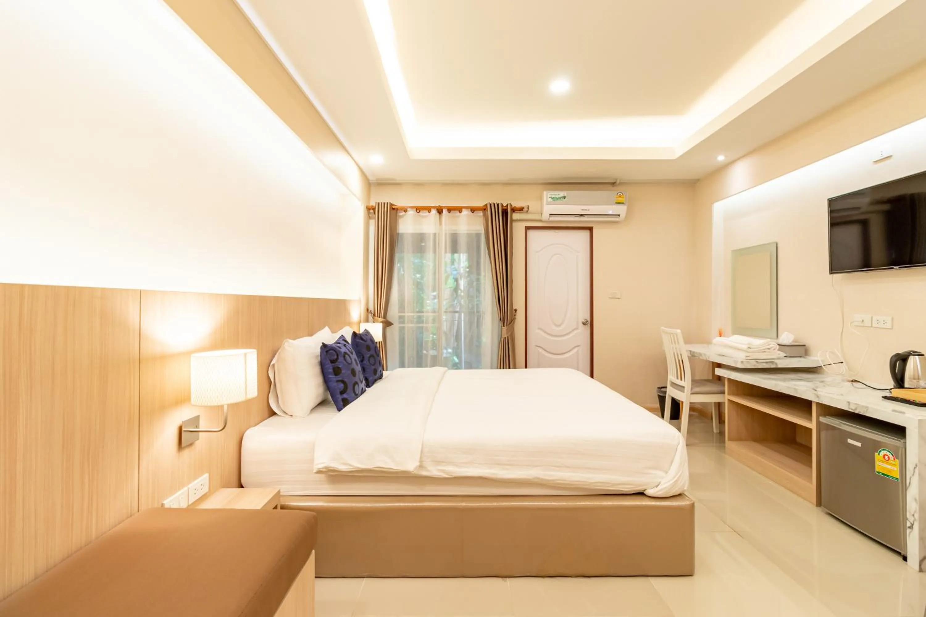 Bedroom, Bed in Tree Place