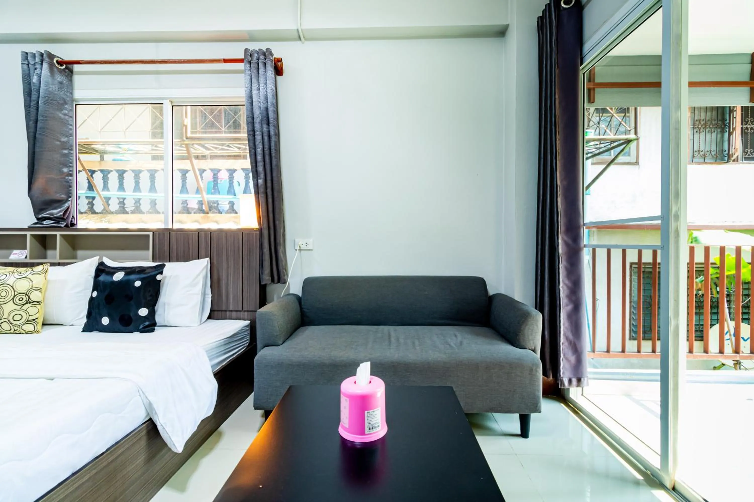 Living room, Bed in Tree Place