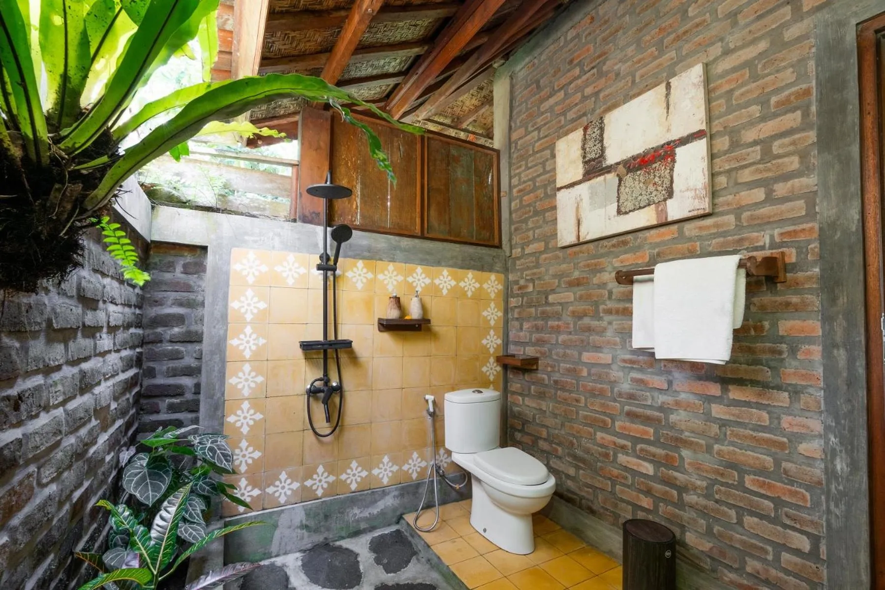 Shower in Saridevi Ecolodge