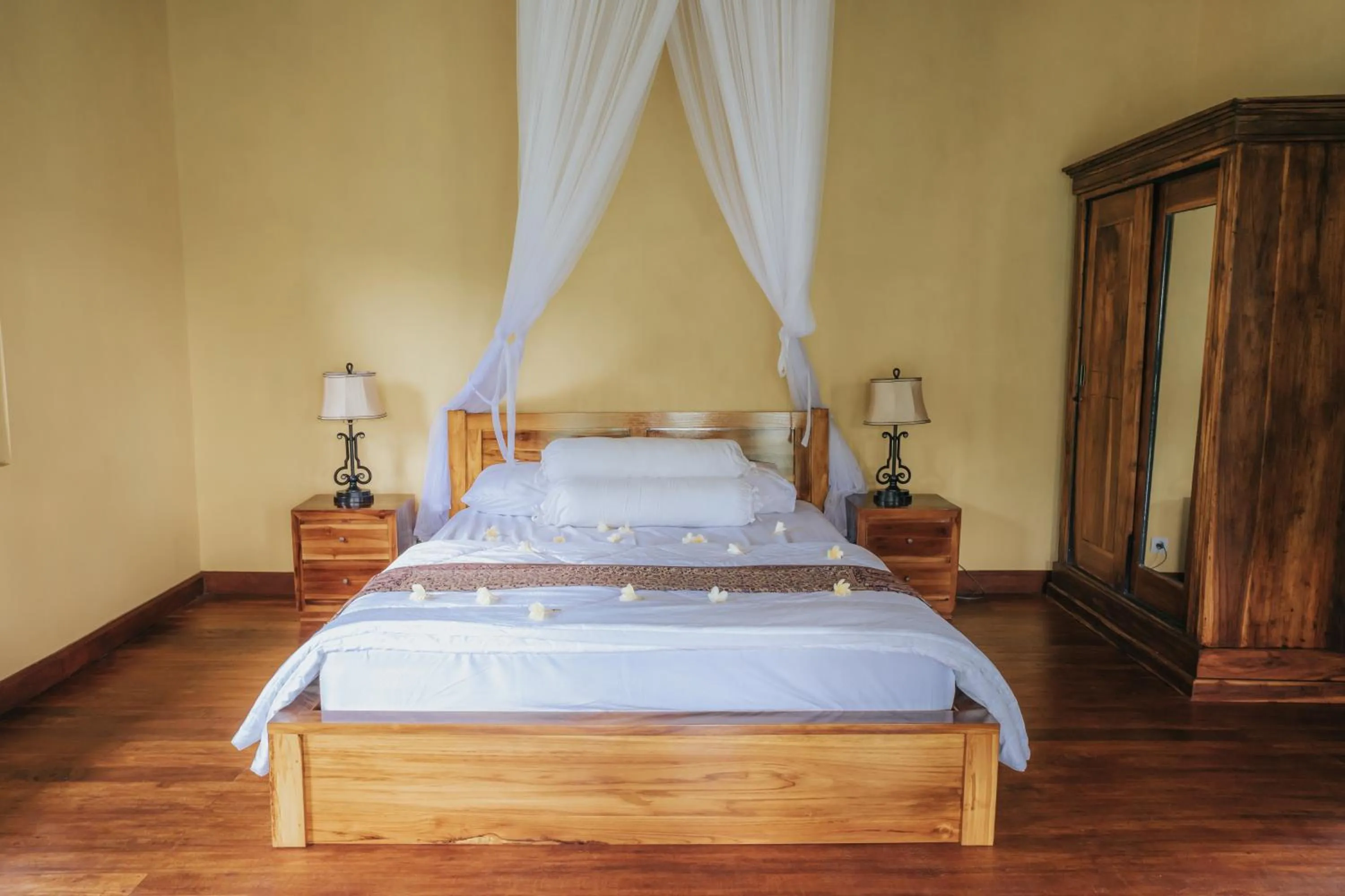 Bed in Saridevi Ecolodge