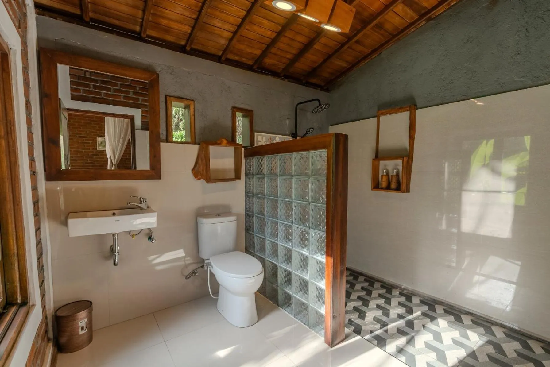 Bathroom in Saridevi Ecolodge