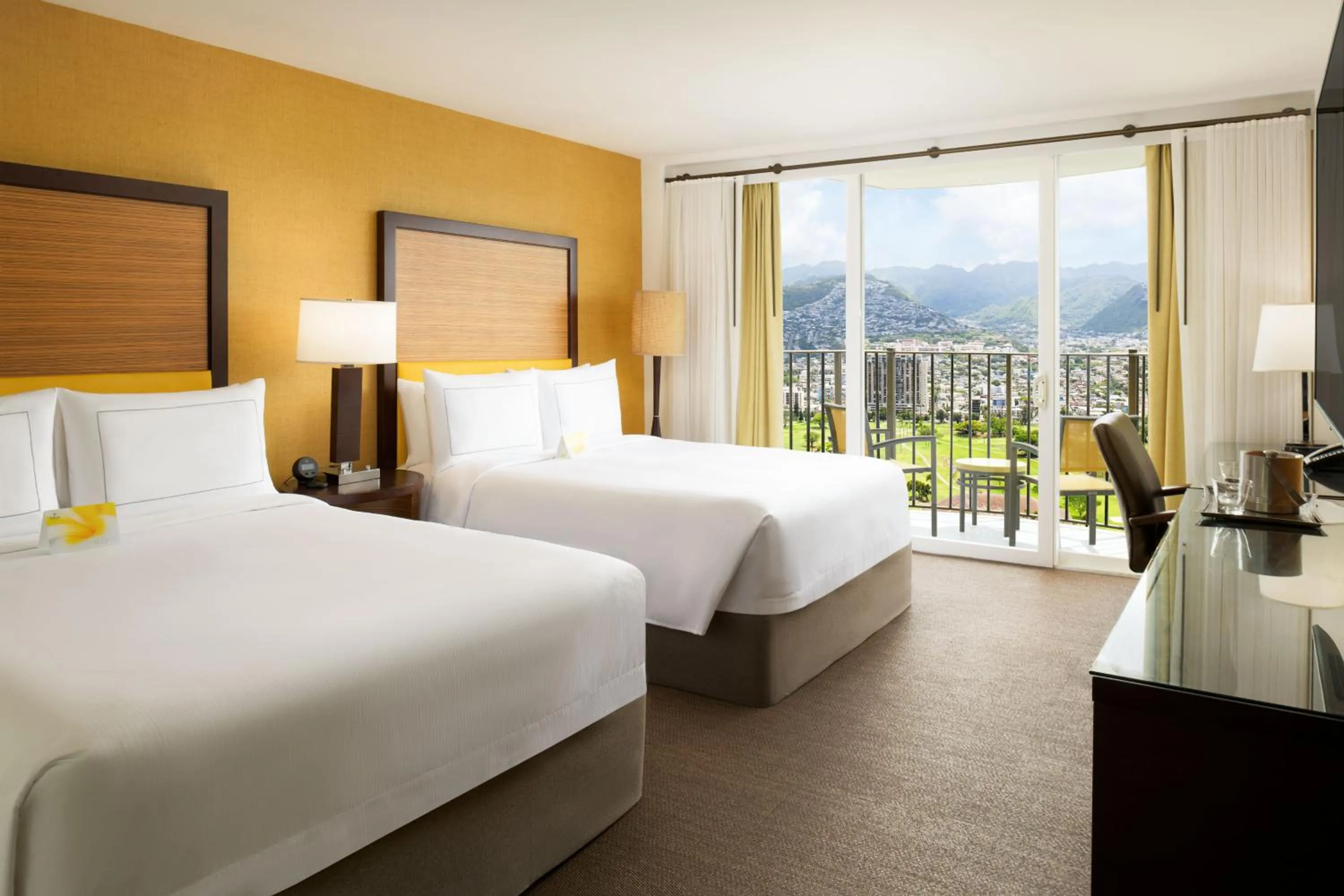 Photo of the whole room, Bed in Hilton Waikiki Beach Resort & Spa