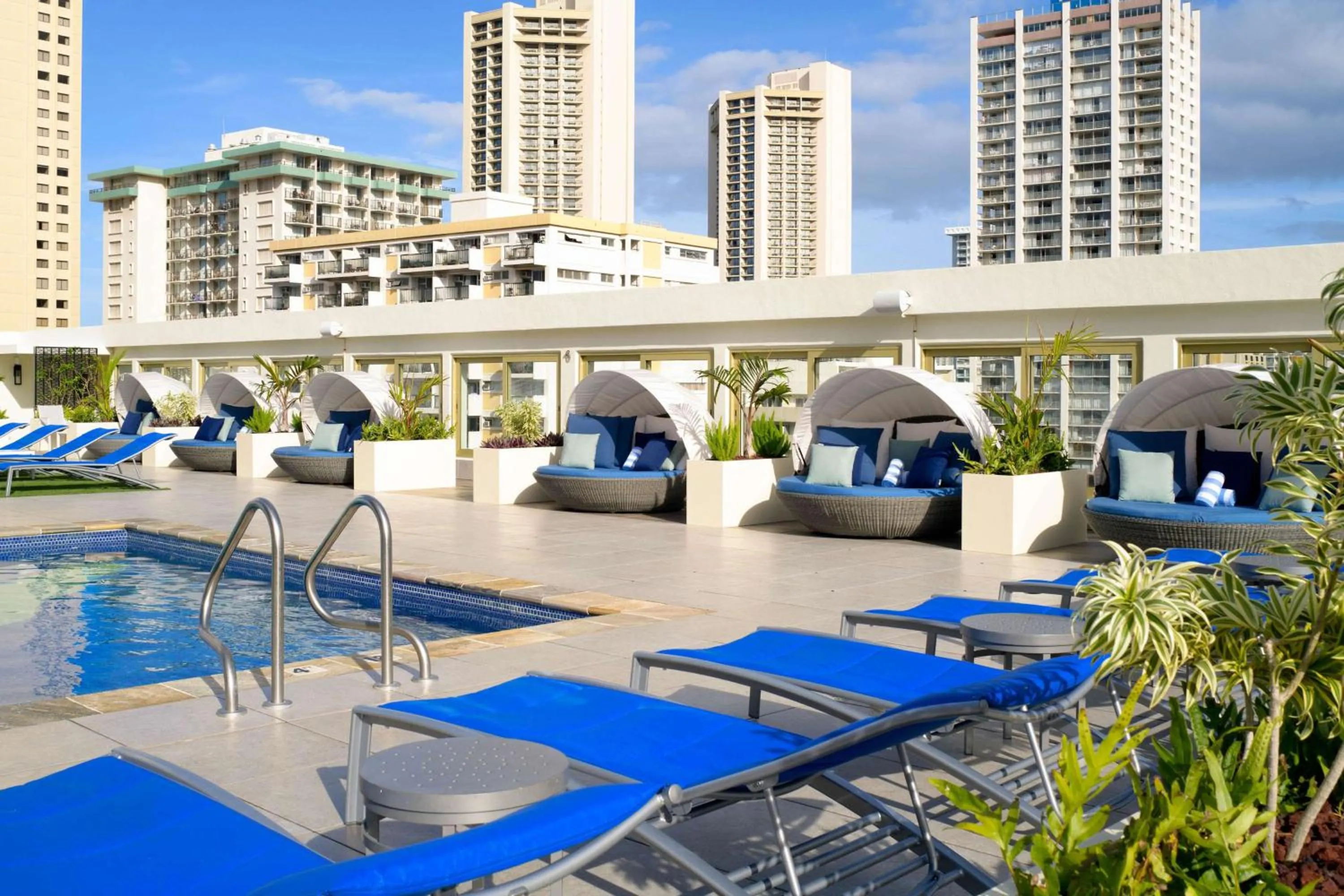 Pool view in Hilton Waikiki Beach Resort & Spa