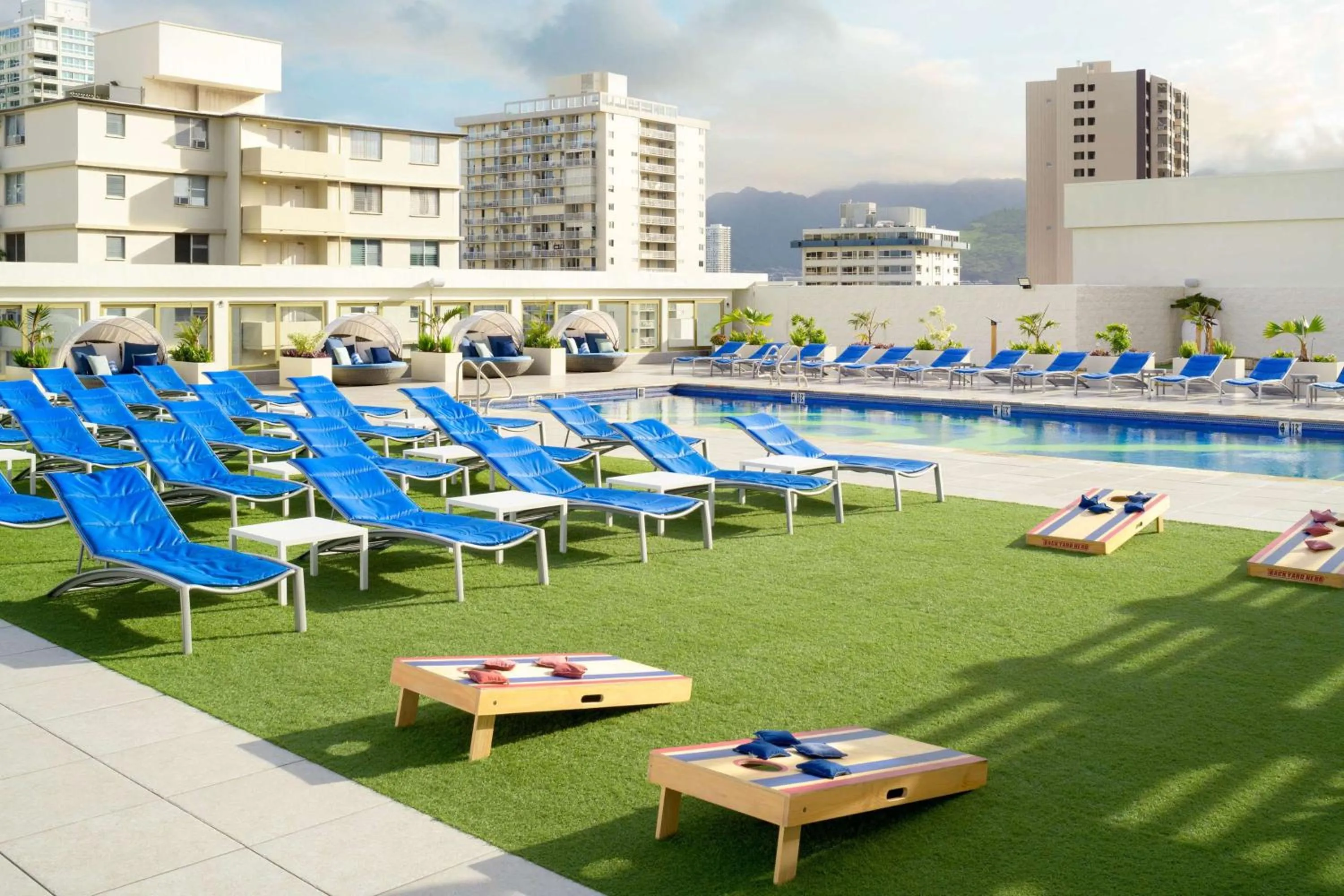 Pool view in Hilton Waikiki Beach Resort & Spa