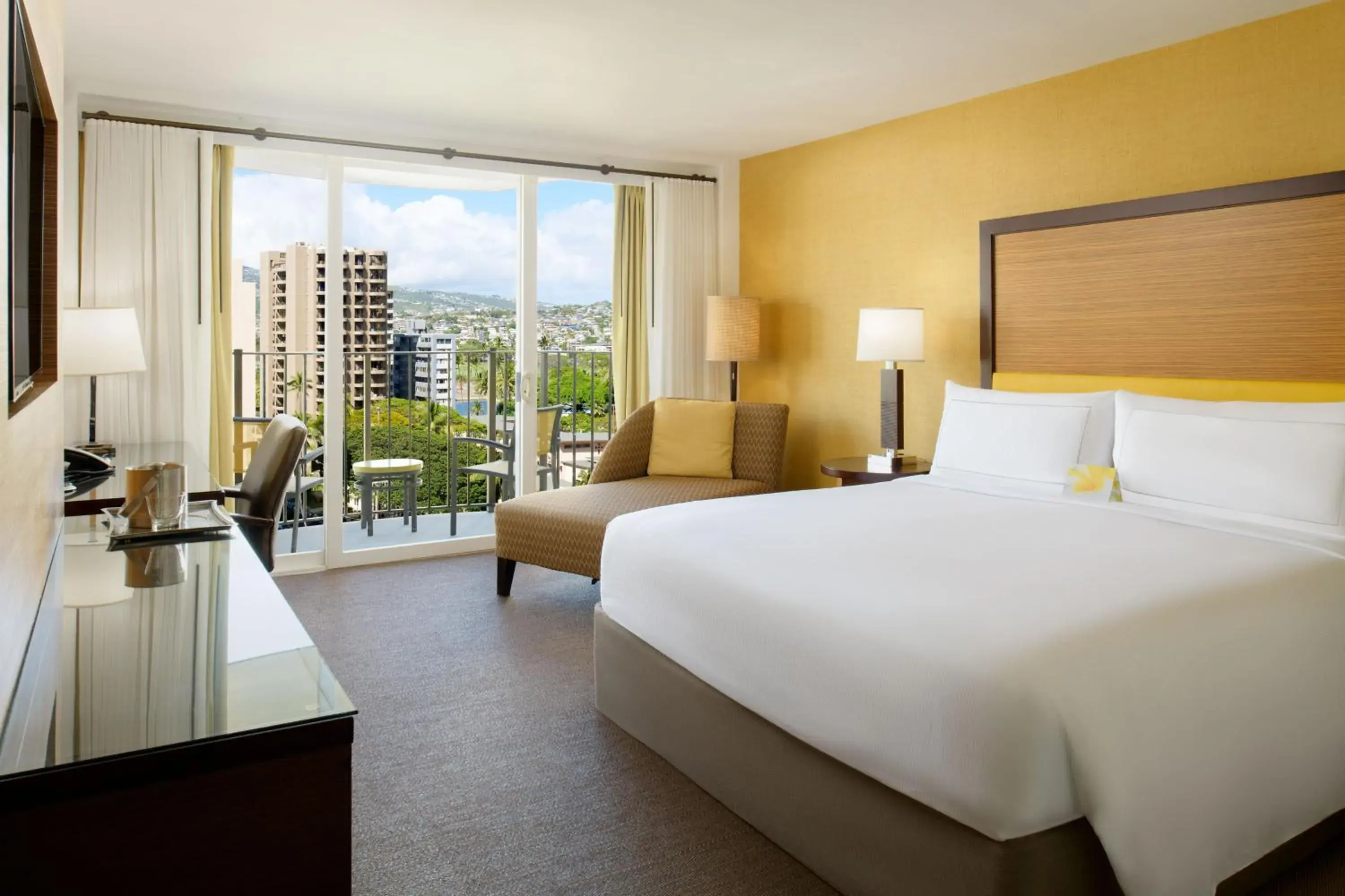 King Room with Balcony - Disability Access in Hilton Waikiki Beach Resort & Spa King Room with Balcony - Disability Access in Hilton Waikiki Beach Resort & Spa
