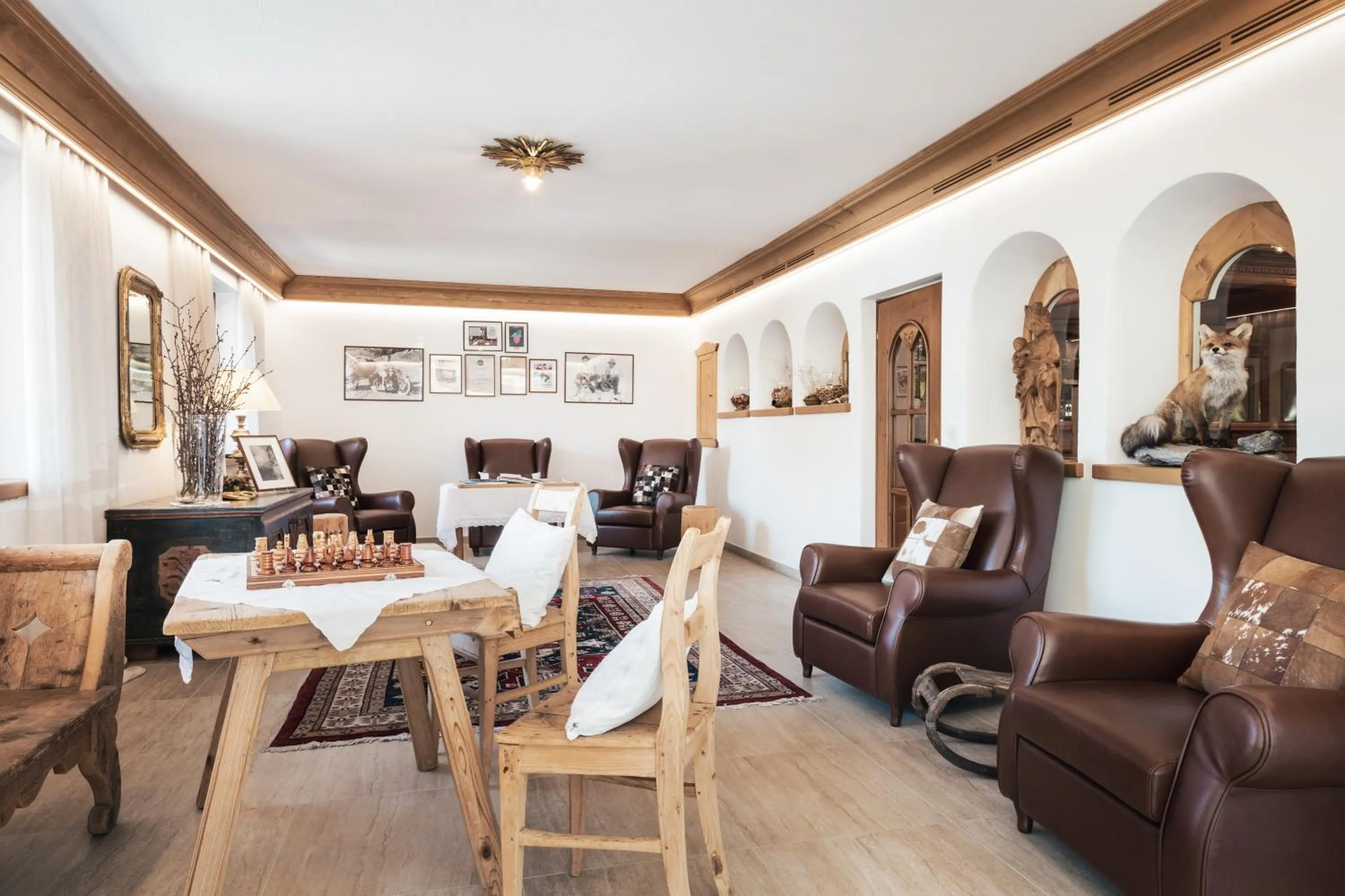 Communal lounge/ TV room in Hotel Chalet Corso