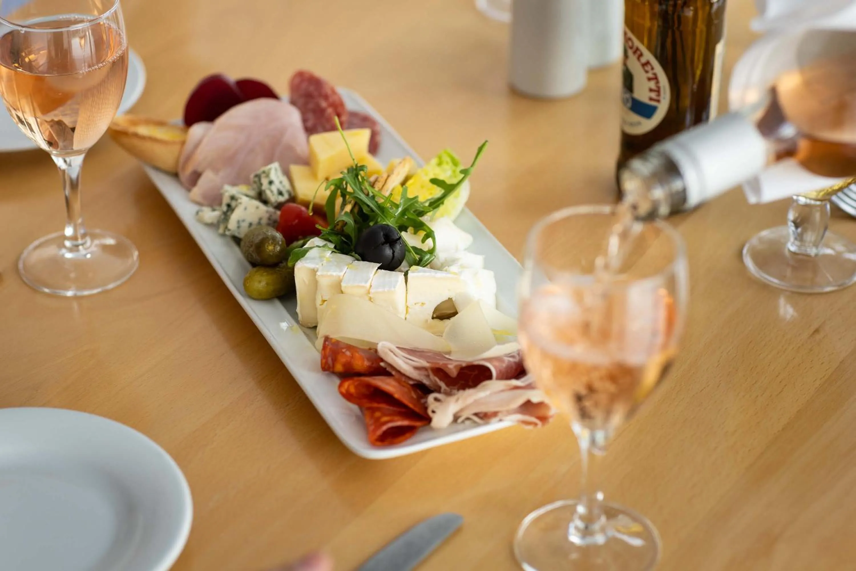 Restaurant/places to eat in Biarritz Hotel