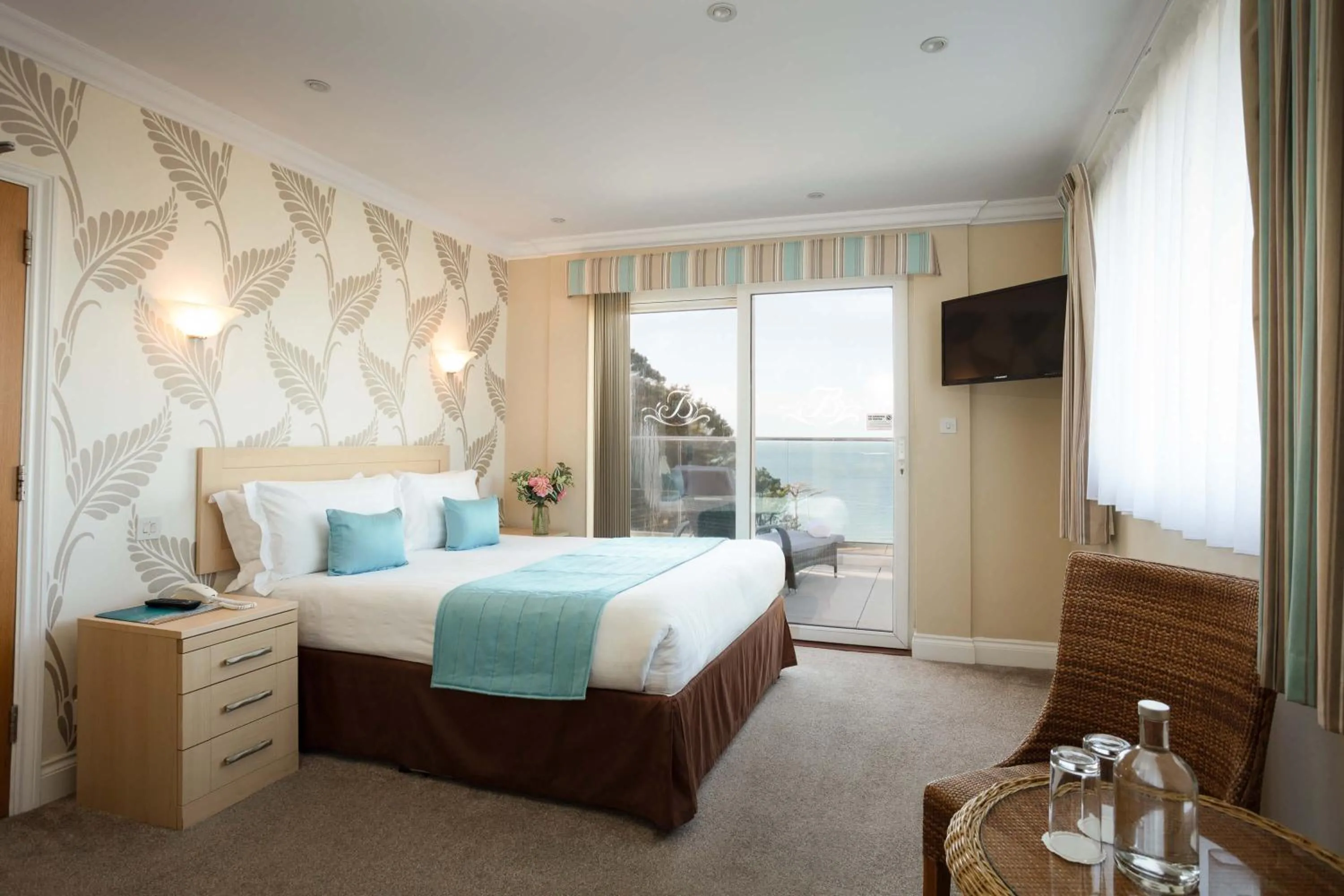 Bedroom, Bed in Biarritz Hotel