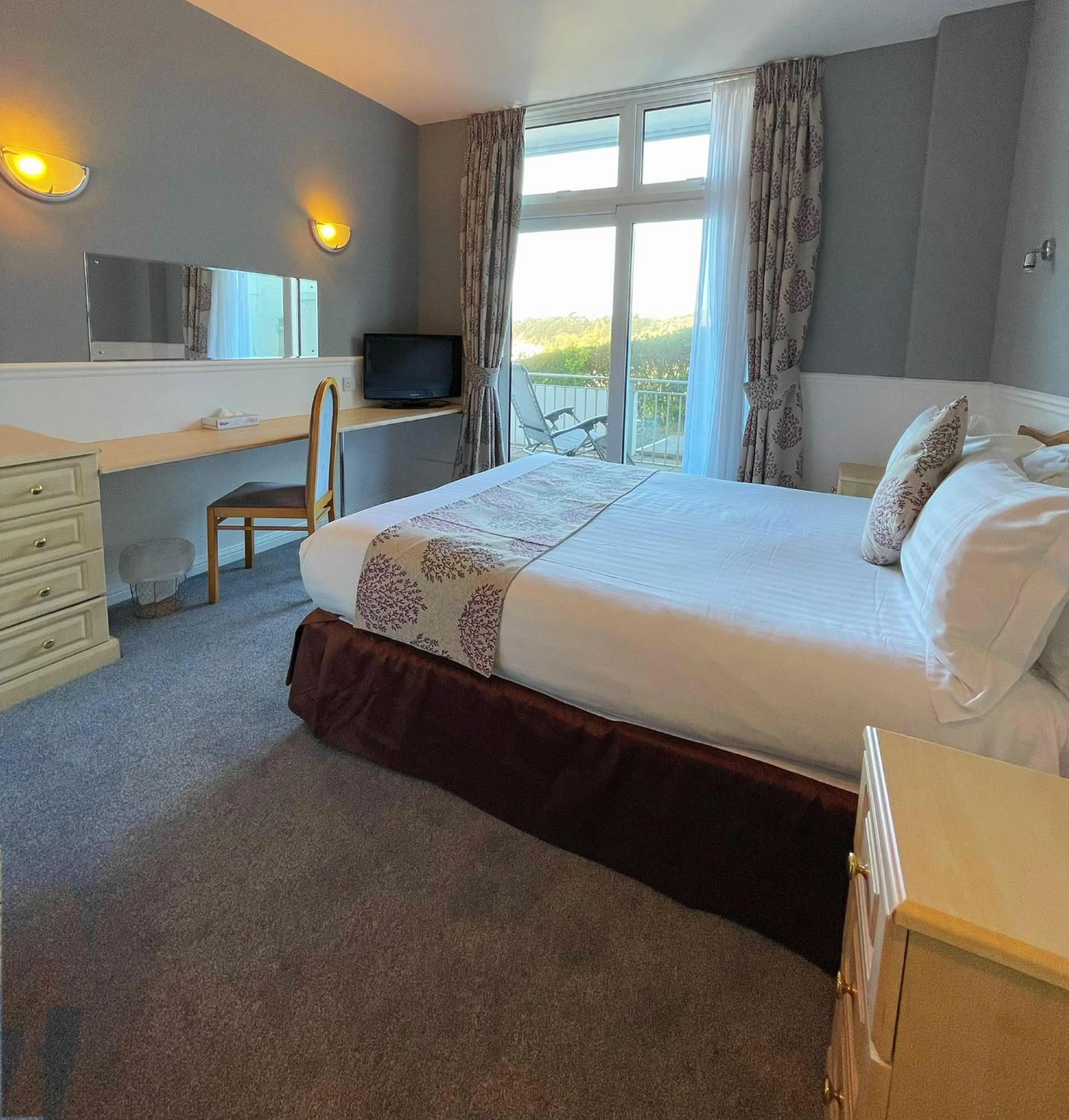 Photo of the whole room, Bed in Biarritz Hotel