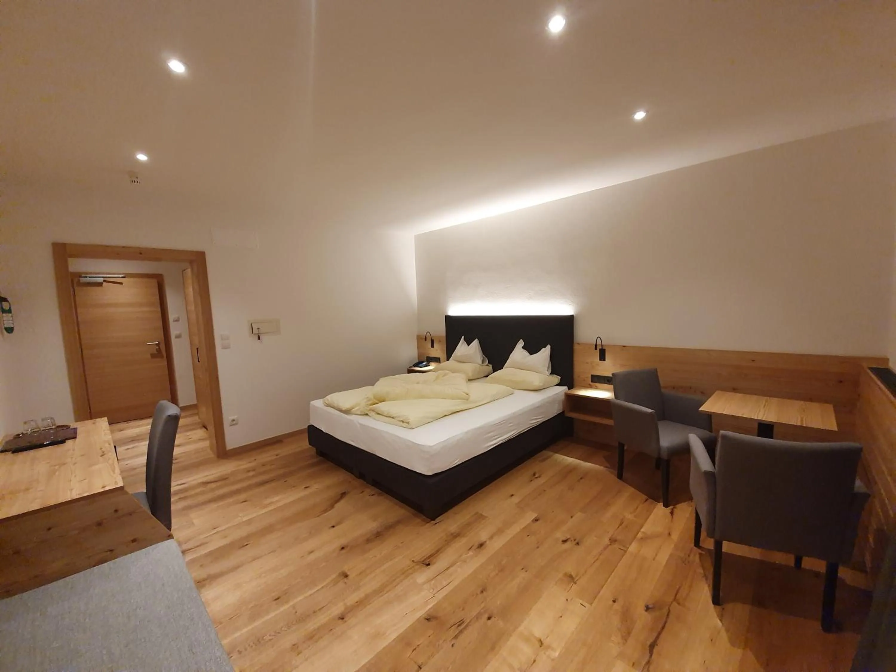 Photo of the whole room, Bed in Hotel Mignon