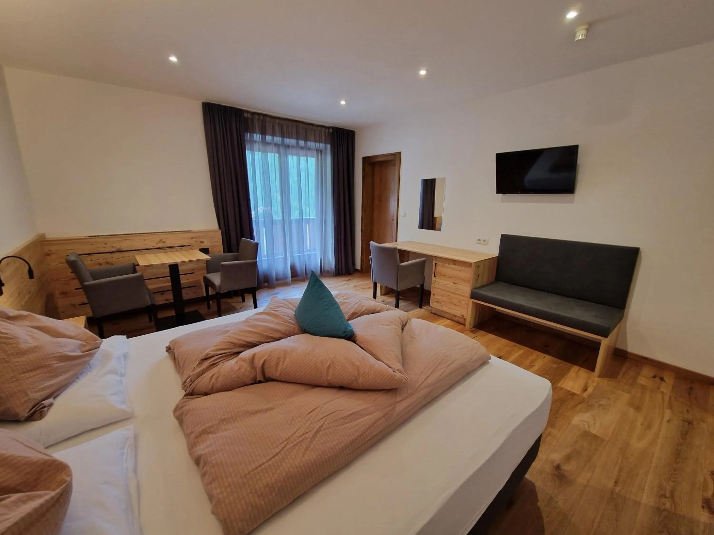 Photo of the whole room in Hotel Mignon