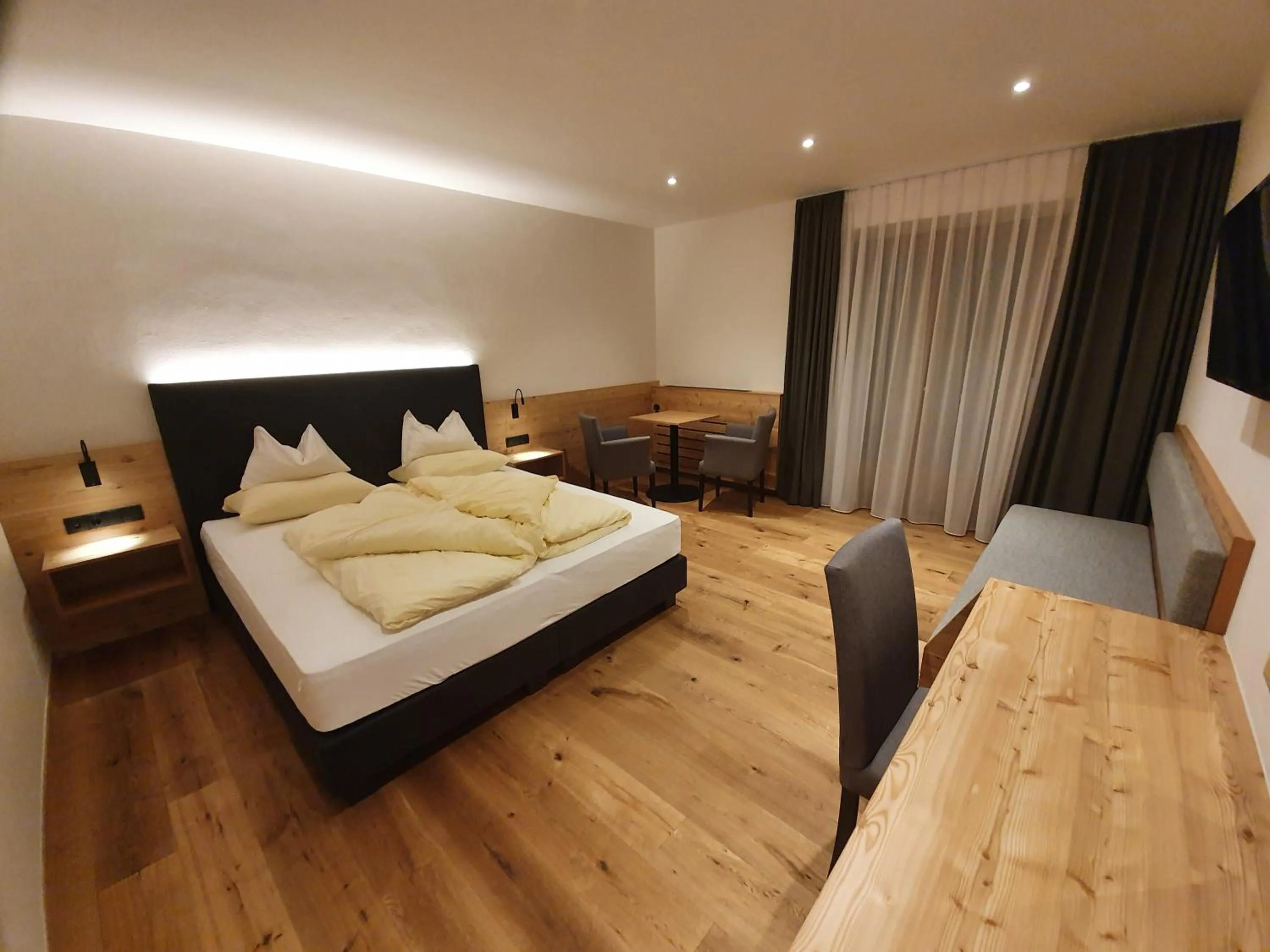 Photo of the whole room, Bed in Hotel Mignon