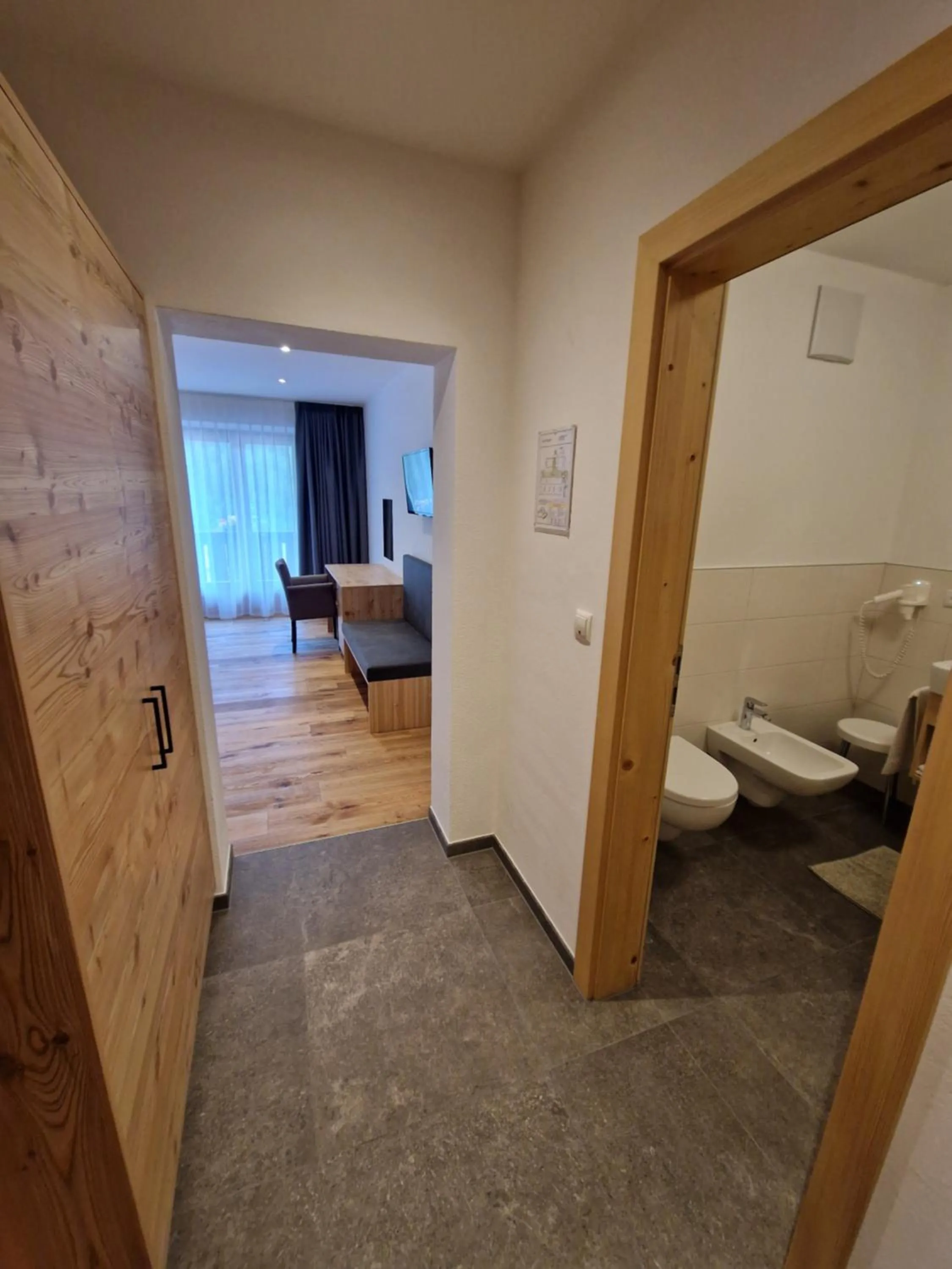 Photo of the whole room in Hotel Mignon