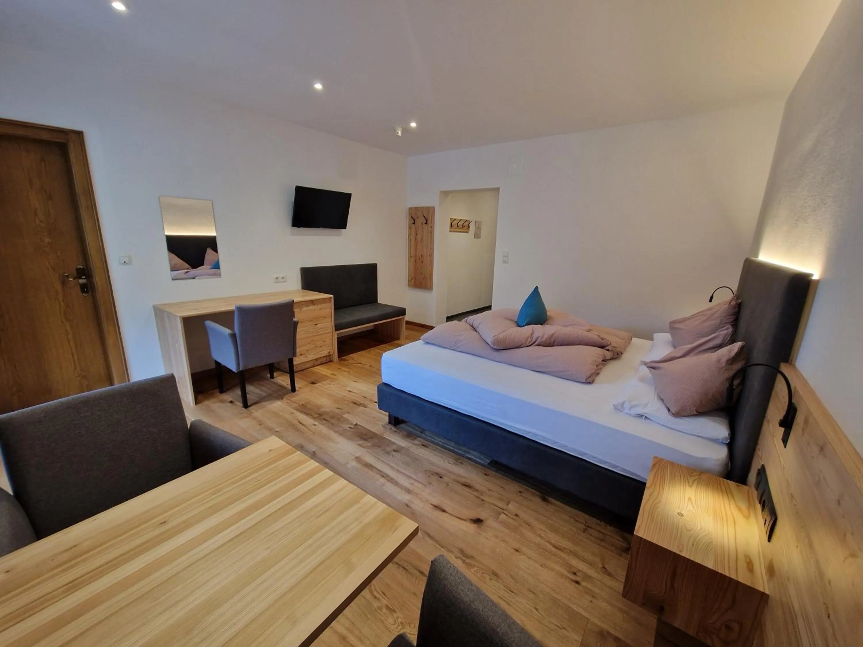 Photo of the whole room, Bed in Hotel Mignon