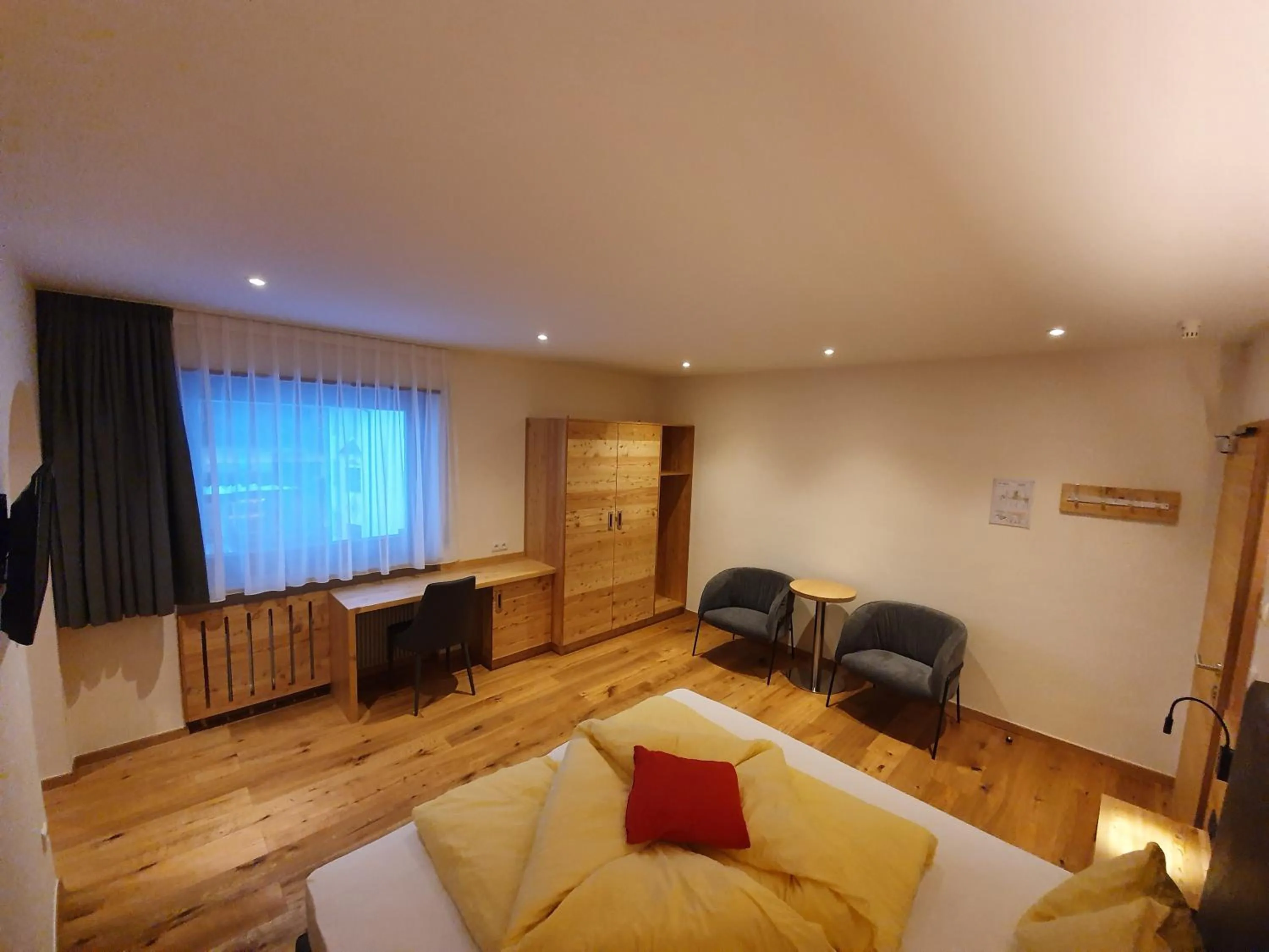 Photo of the whole room, Bed in Hotel Mignon