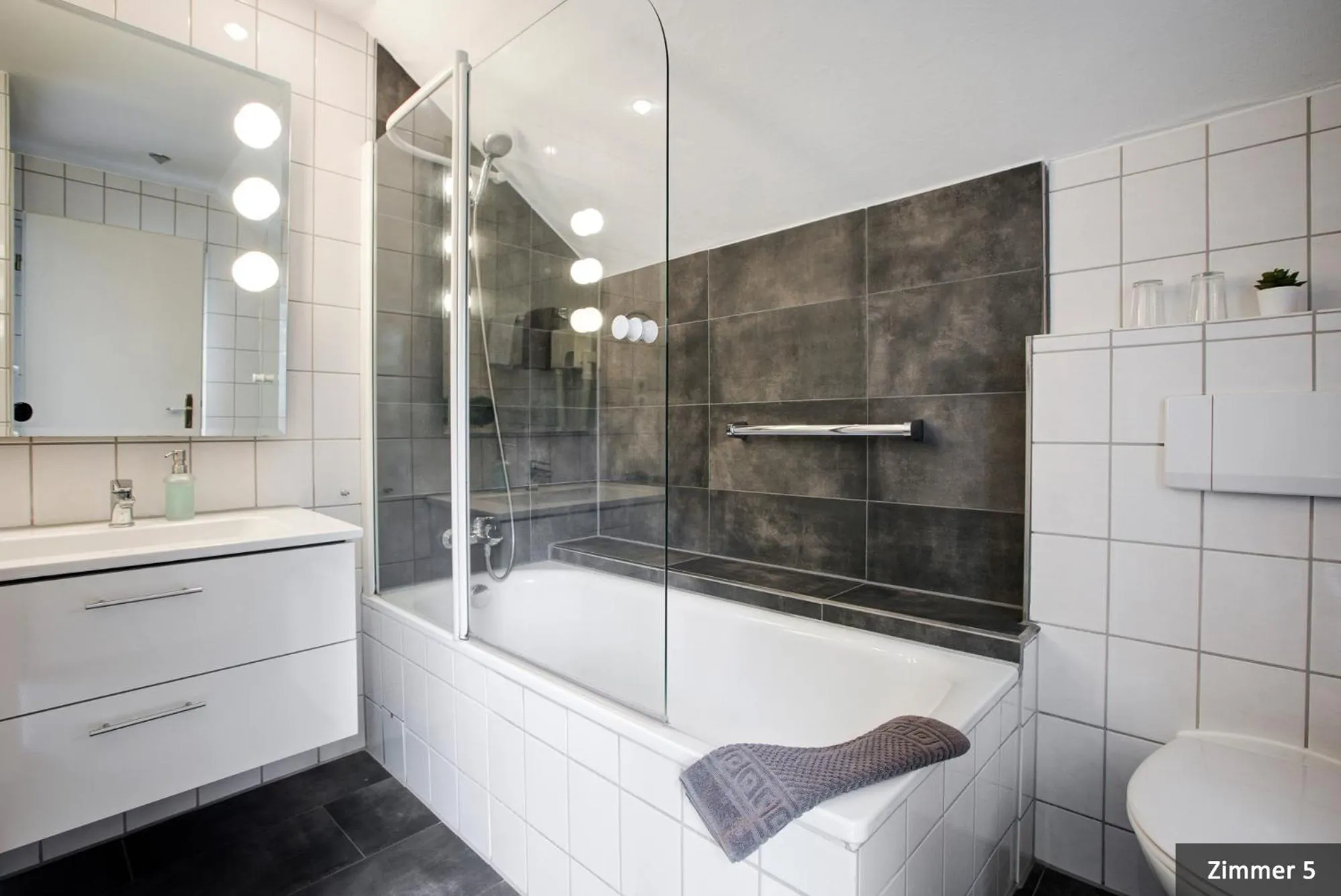 Shower in Hotel See-Villa