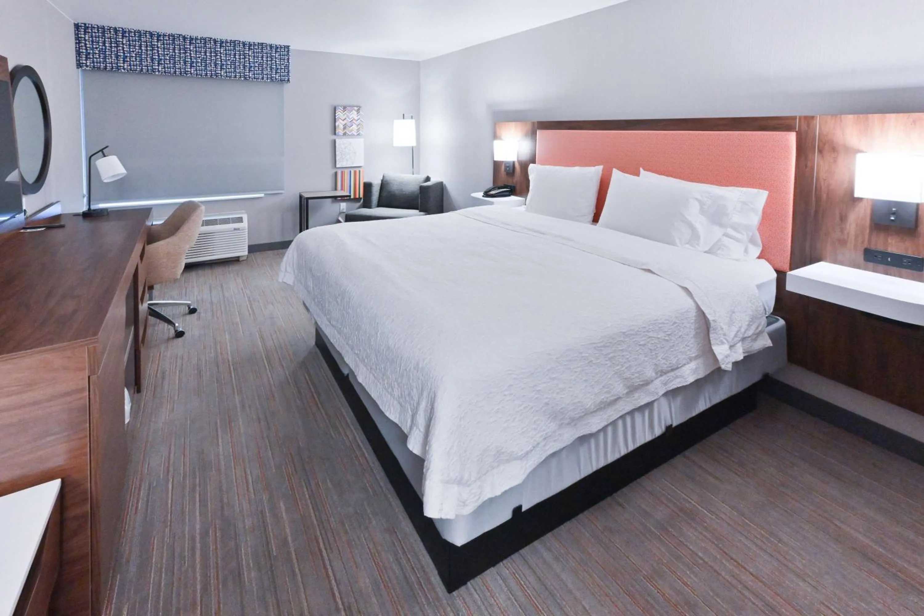 Bed in Hampton Inn Fremont